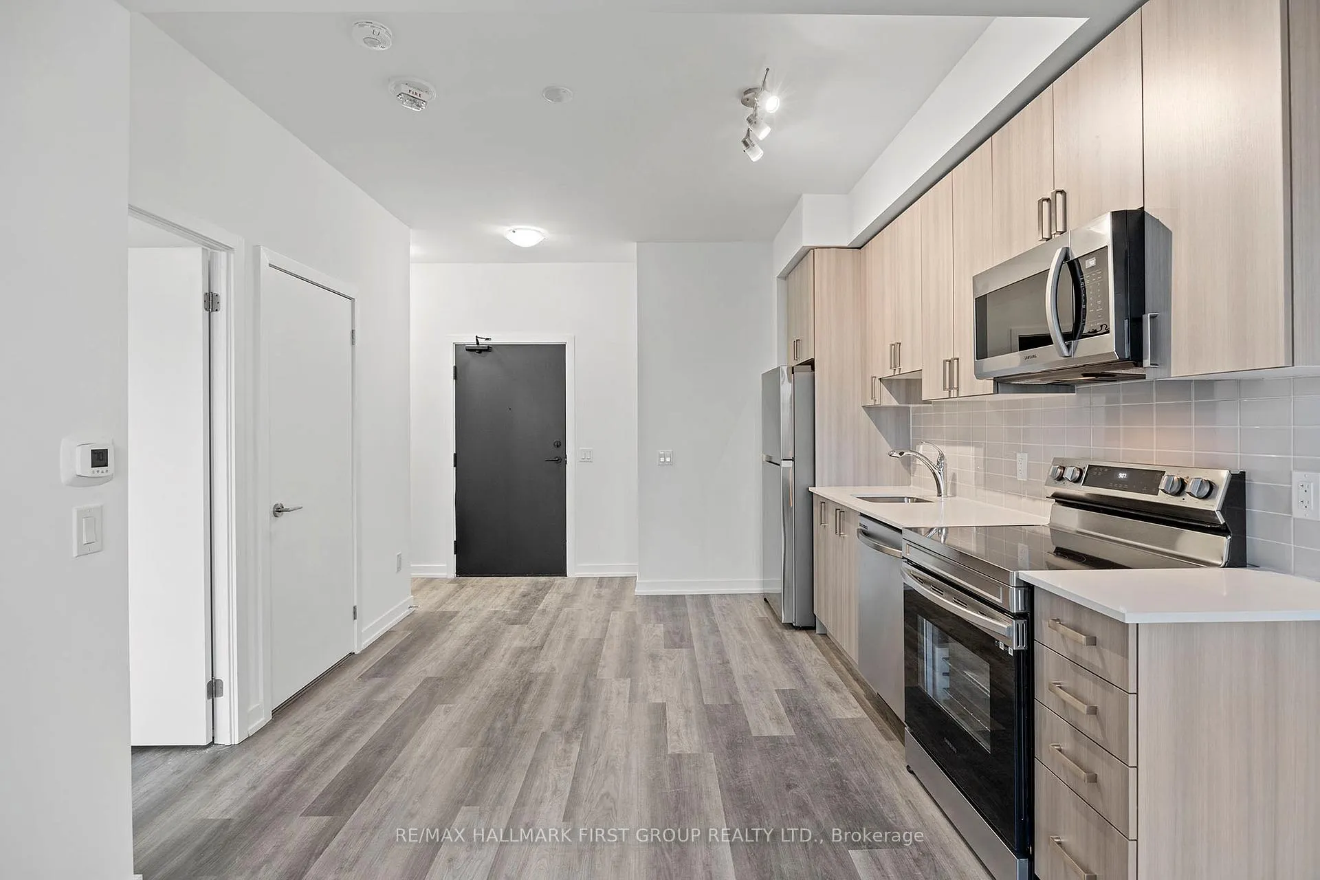 Photo 5 of Unit 419, 1480 Bayly Street, Pickering, Bay Ridges — HOMEH