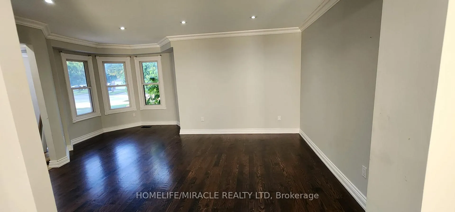 Photo 11 of 264 Wright Crescent, Ajax, Central — HOMEH