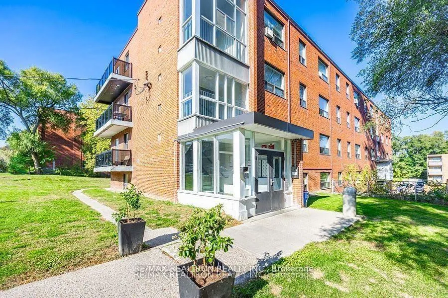 Front of Unit 305, 4 Hill Heights Road