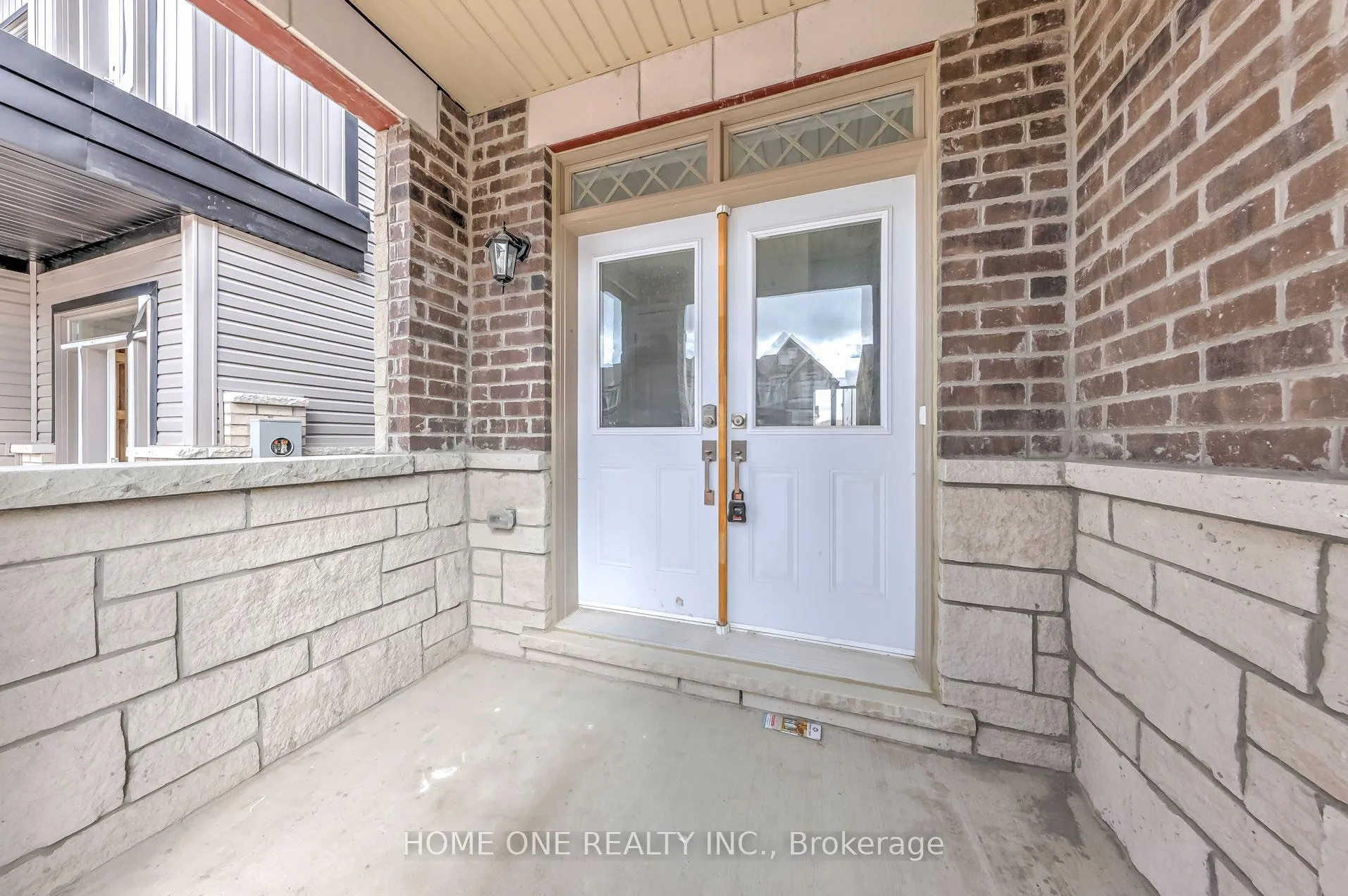 Photo 3 of 1127 Thompson Drive, Oshawa, Kedron — HOMEH