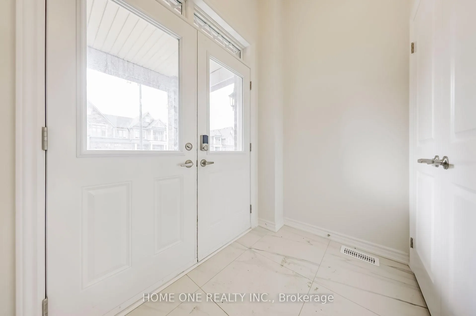 Photo 4 of 1127 Thompson Drive, Oshawa, Kedron — HOMEH