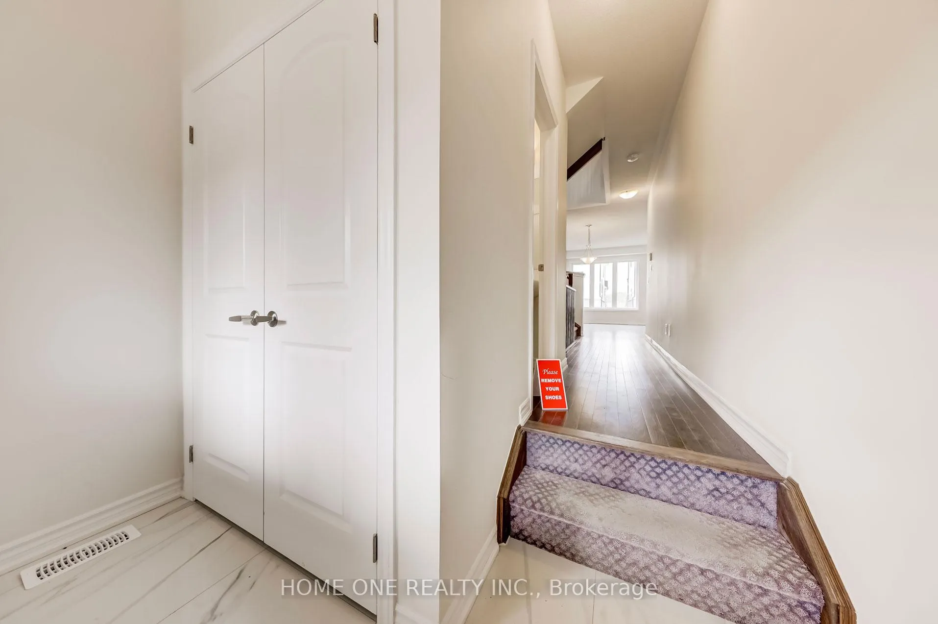Photo 5 of 1127 Thompson Drive, Oshawa, Kedron — HOMEH