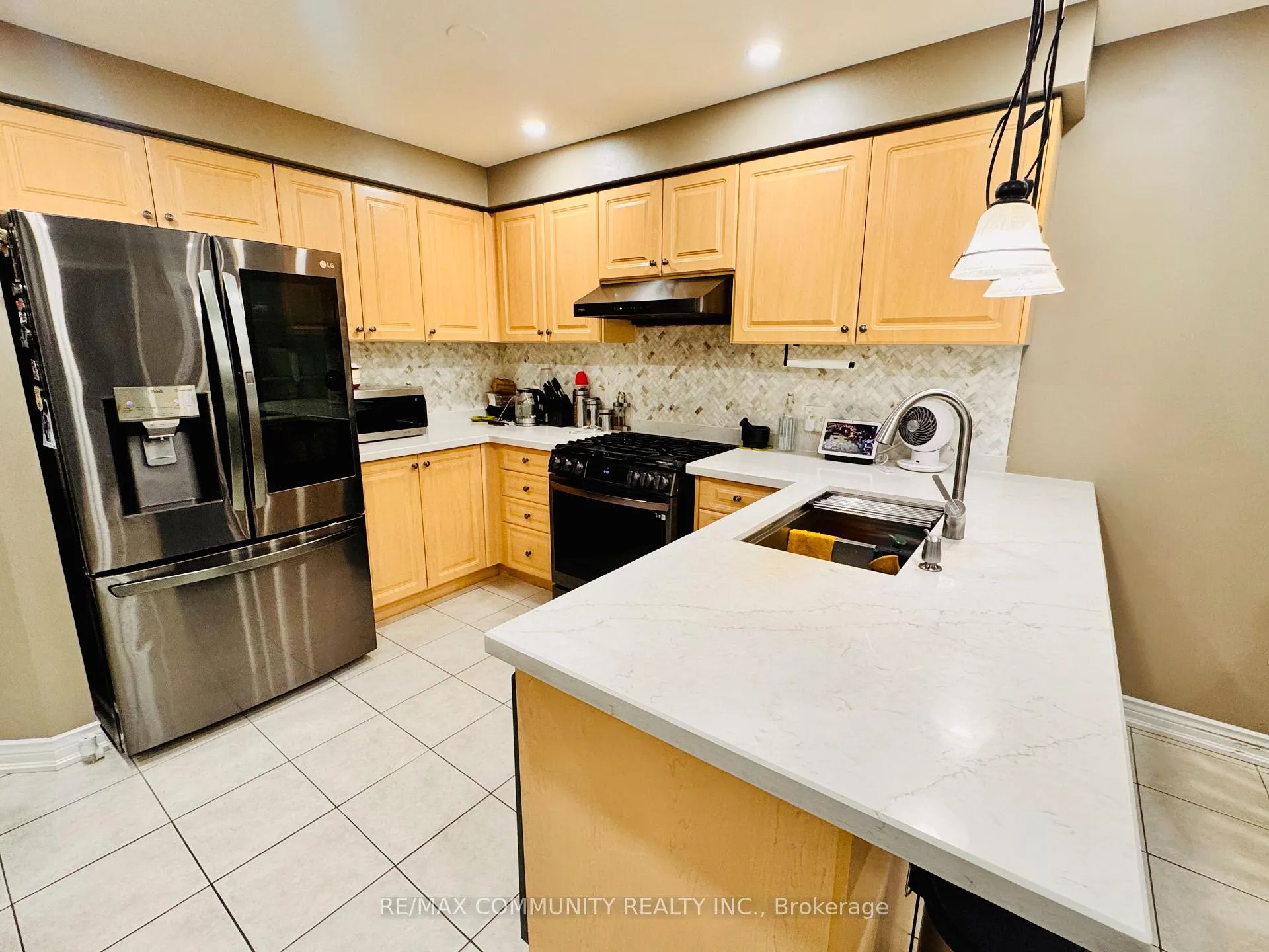 Photo 5 of 17 Ruben Street, Whitby, Williamsburg — HOMEH