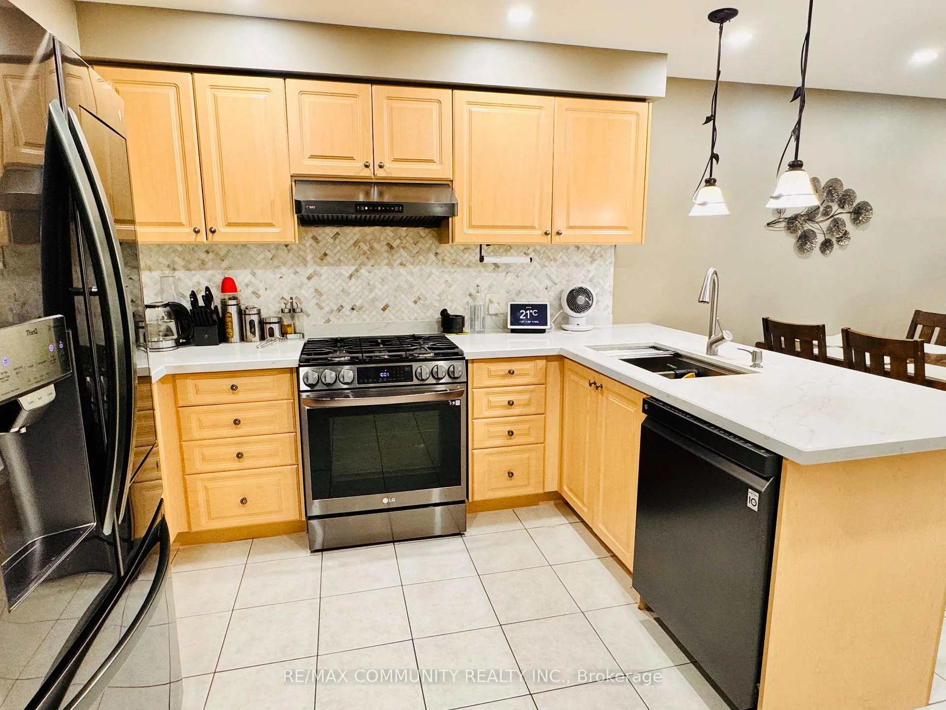 Photo 6 of 17 Ruben Street, Whitby, Williamsburg — HOMEH