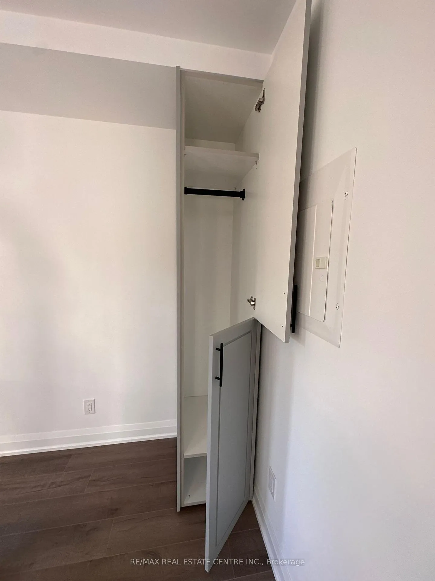 Photo 8 of Unit B, 2492 Orchestrate (bsmt) Drive, Oshawa, Windfields — HOMEH