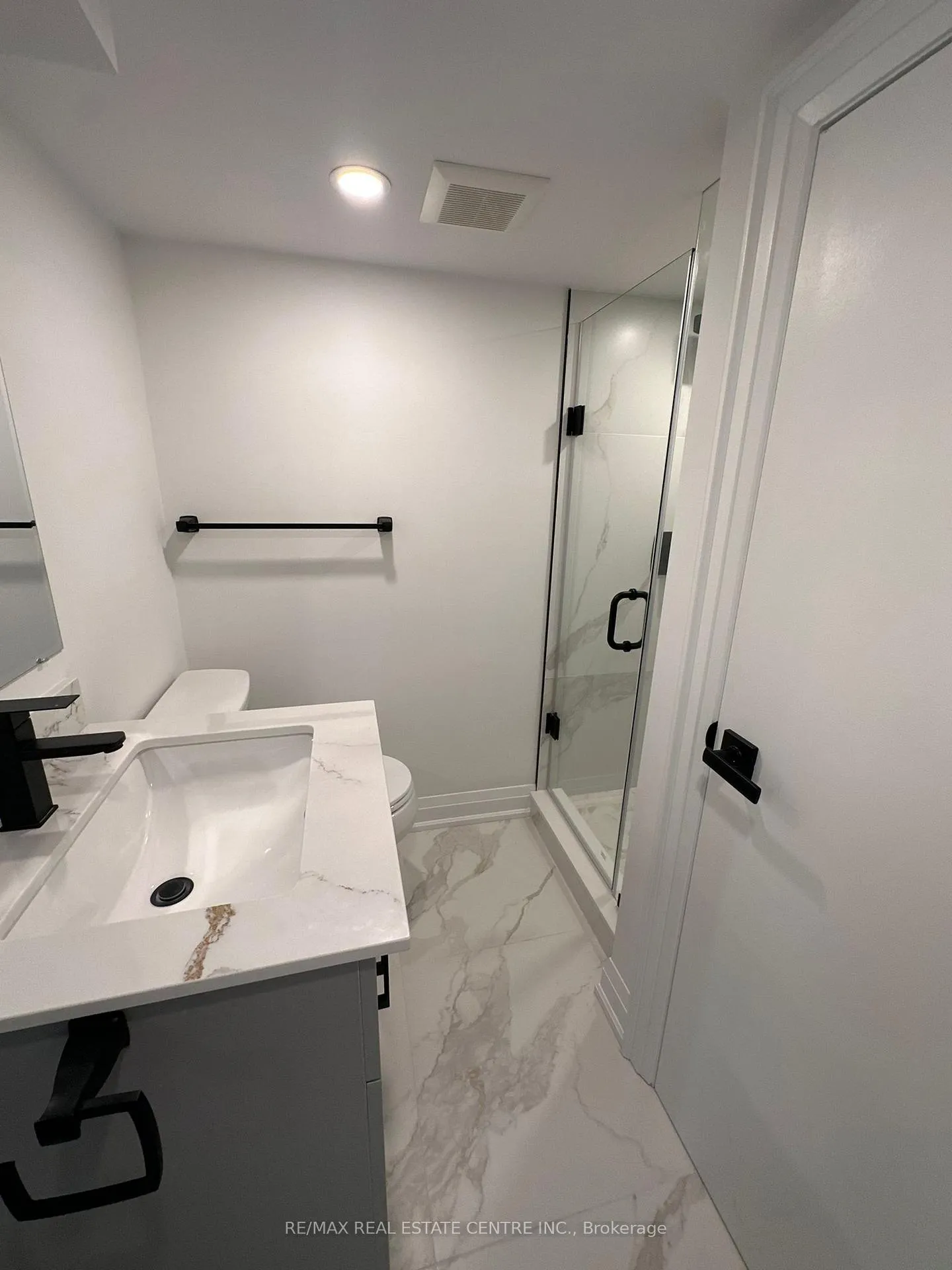 Photo 13 of Unit B, 2492 Orchestrate (bsmt) Drive, Oshawa, Windfields — HOMEH