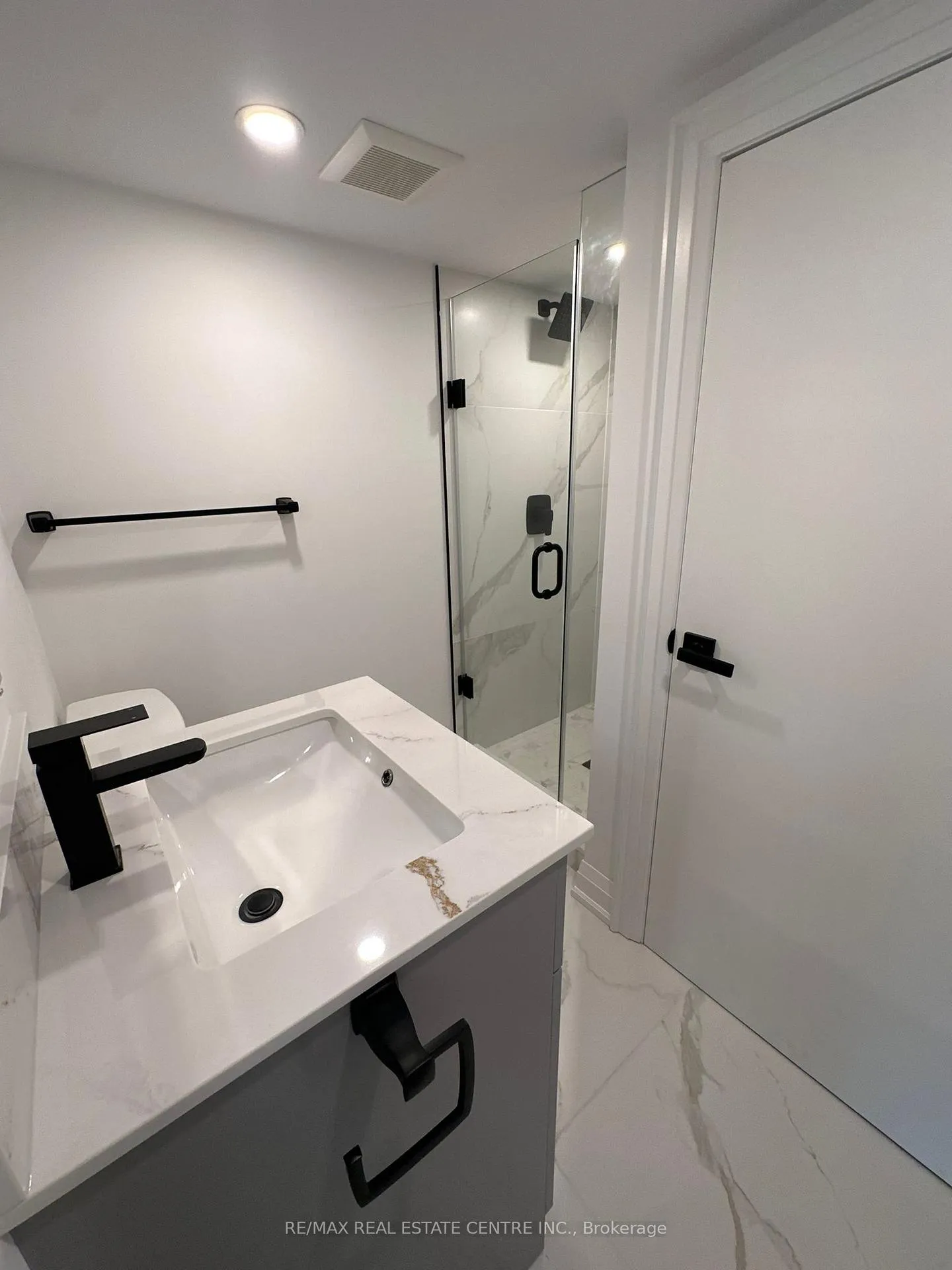 Photo 16 of Unit B, 2492 Orchestrate (bsmt) Drive, Oshawa, Windfields — HOMEH