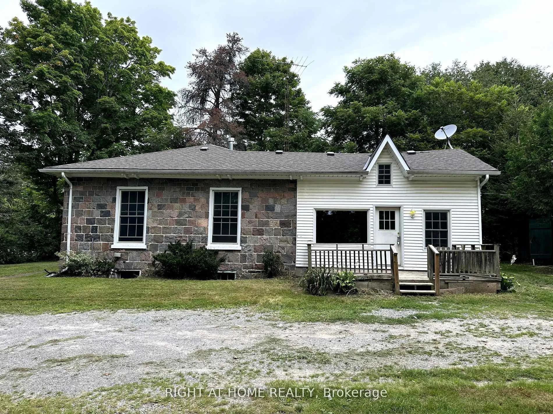 Photo 2 of 3347 Liberty Street N, Clarington, Bowmanville — HOMEH