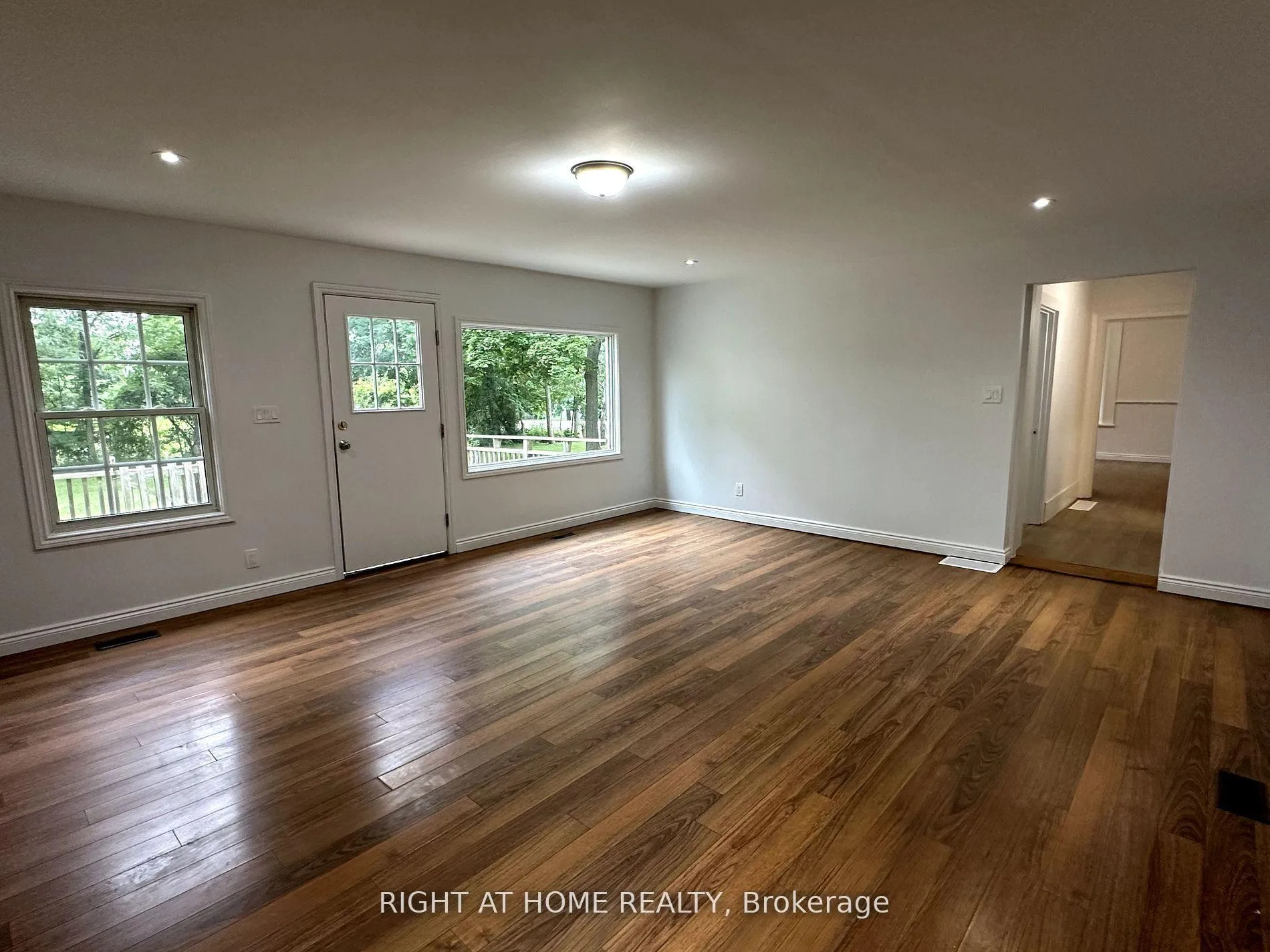 Photo 3 of 3347 Liberty Street N, Clarington, Bowmanville — HOMEH