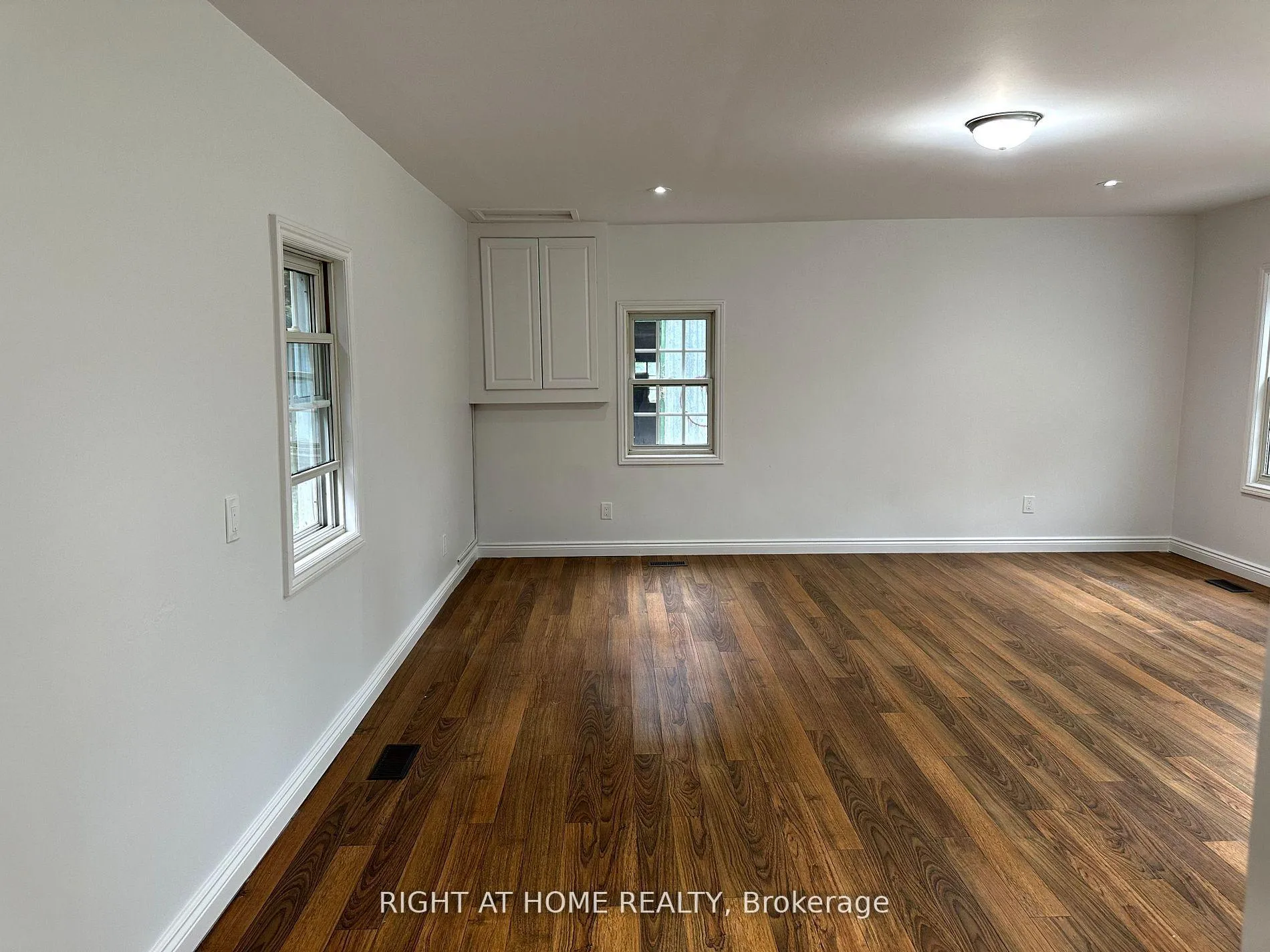 Photo 5 of 3347 Liberty Street N, Clarington, Bowmanville — HOMEH
