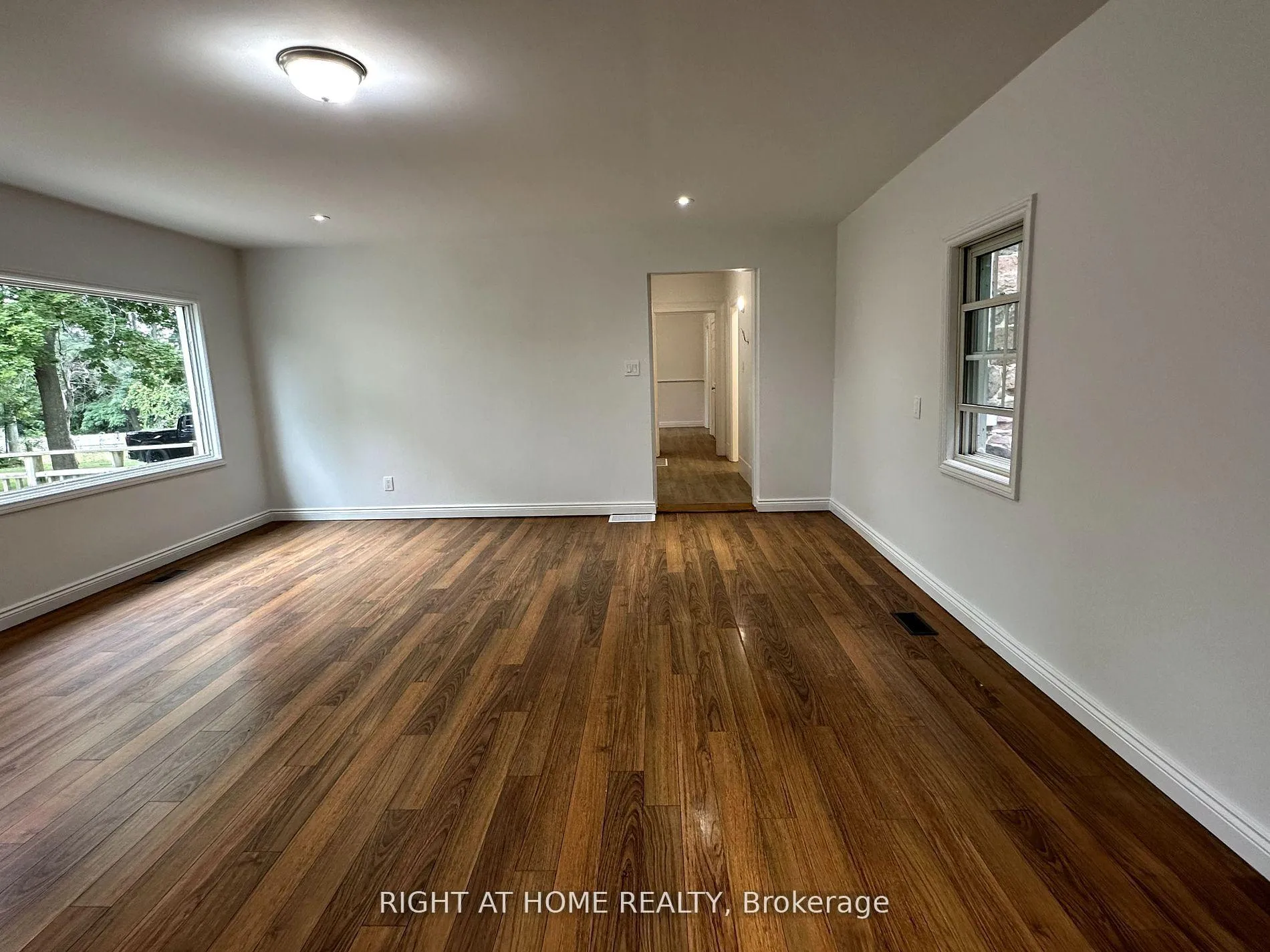 Photo 6 of 3347 Liberty Street N, Clarington, Bowmanville — HOMEH