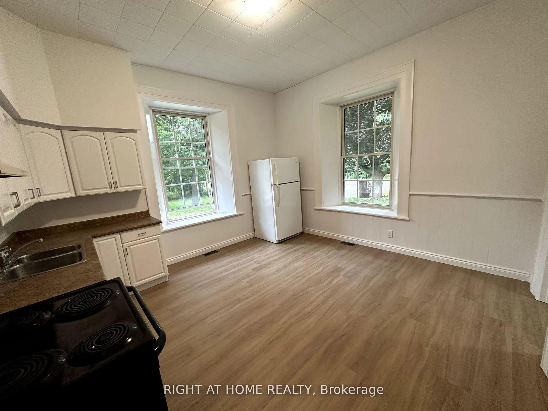 Photo 8 of 3347 Liberty Street N, Clarington, Bowmanville — HOMEH
