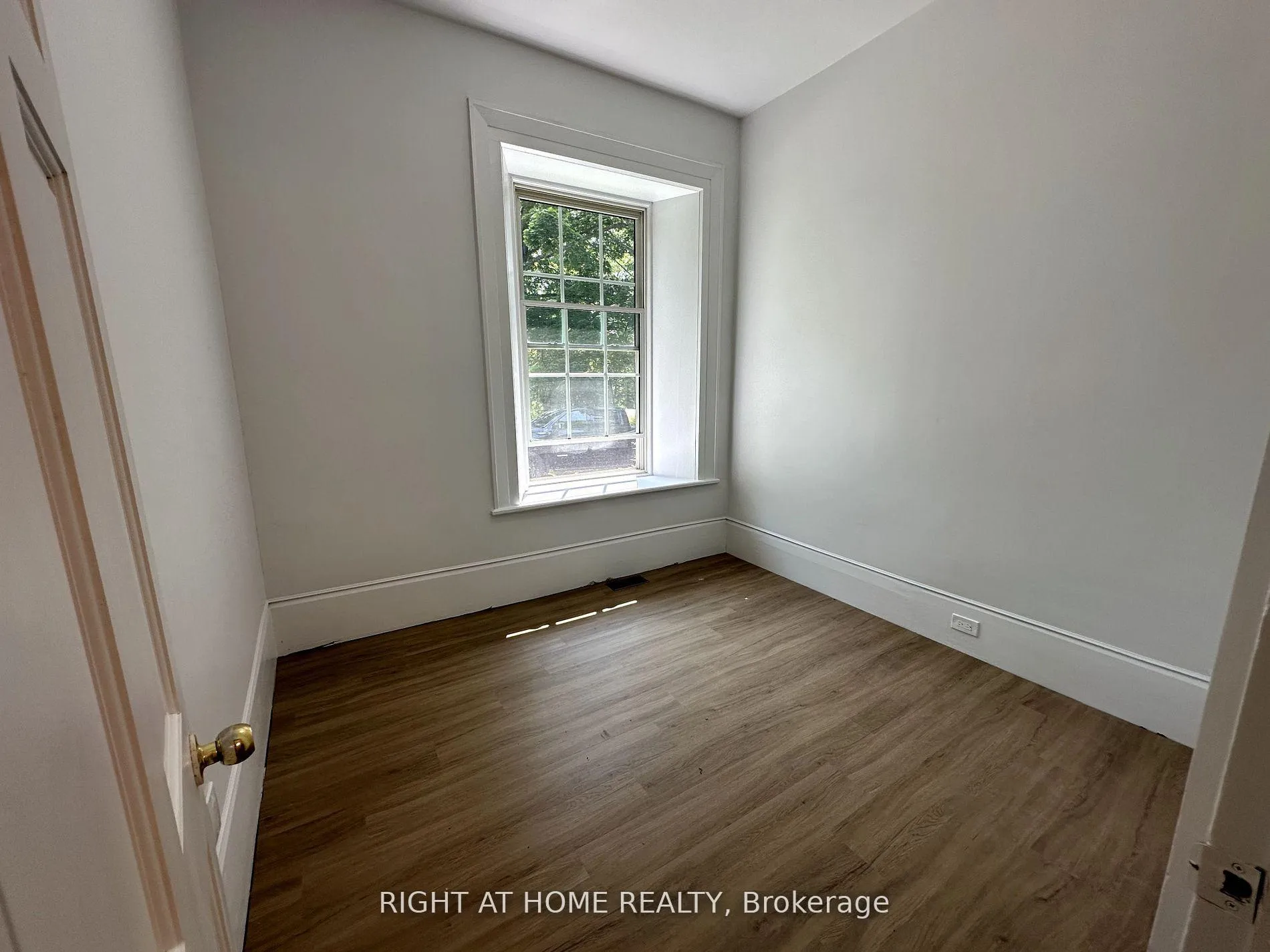 Photo 10 of 3347 Liberty Street N, Clarington, Bowmanville — HOMEH