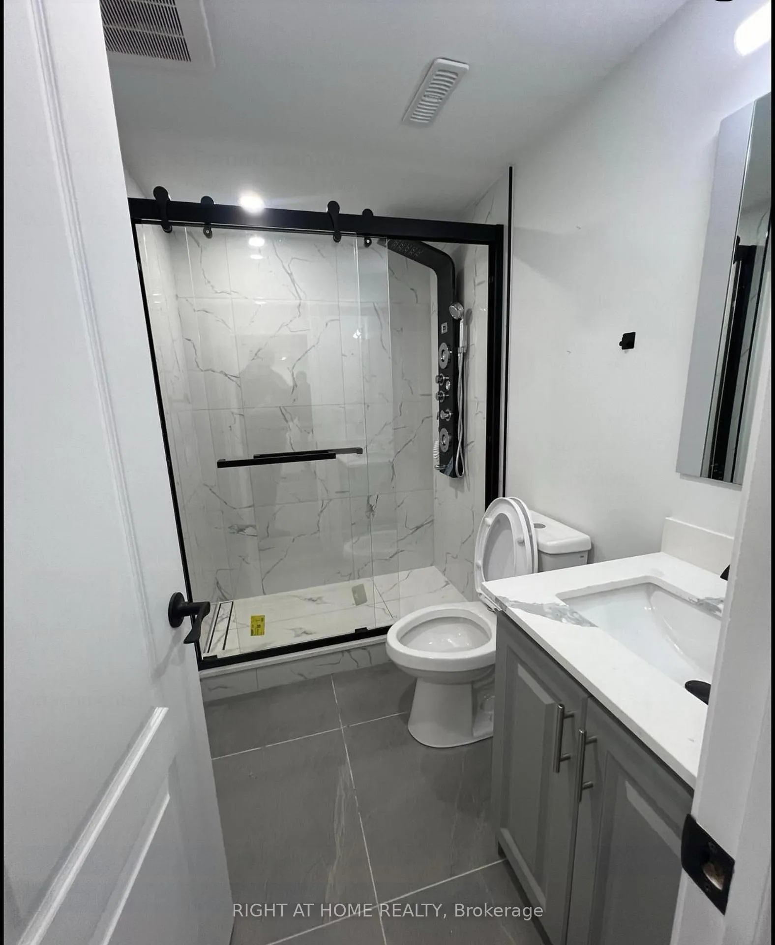 Photo 6 of 633 Gibbons Street E, Oshawa, McLaughlin — HOMEH