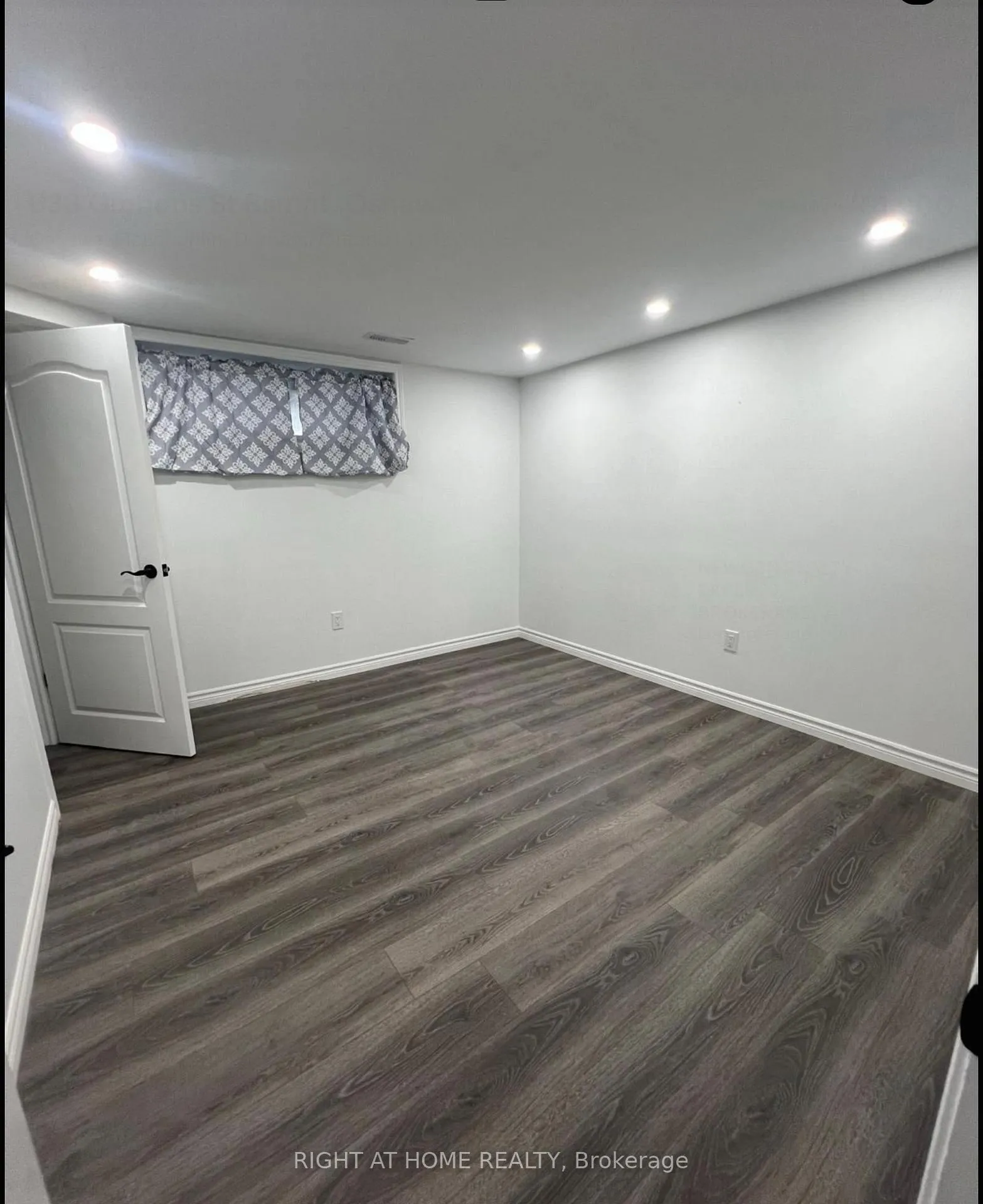 Photo 7 of 633 Gibbons Street E, Oshawa, McLaughlin — HOMEH