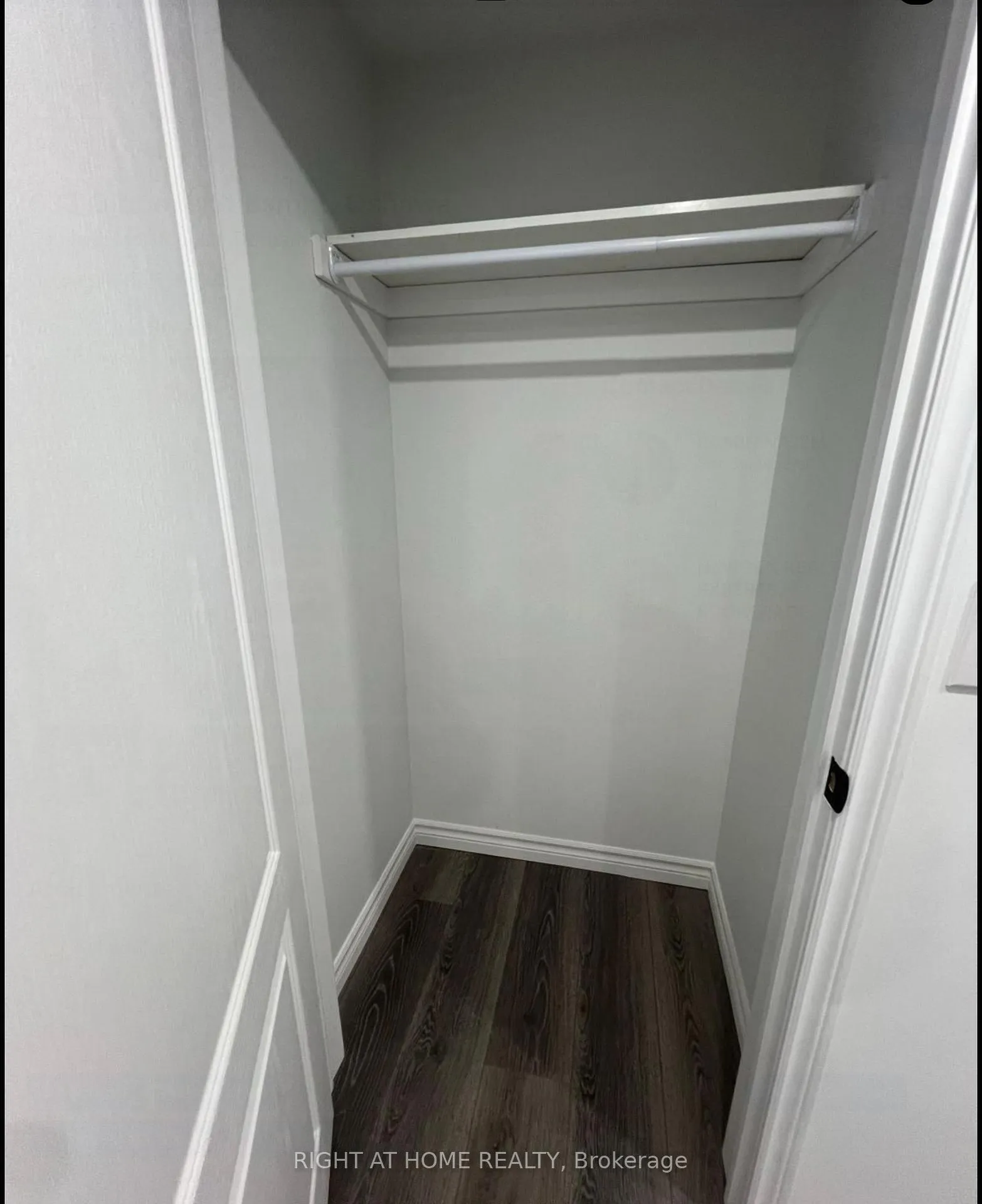 Photo 8 of 633 Gibbons Street E, Oshawa, McLaughlin — HOMEH