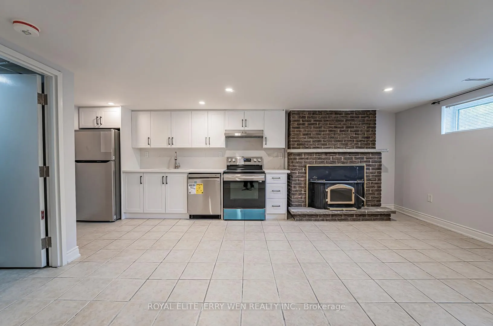 Photo 2 of Unit Lower, 144 Clover Ridge Drive E, Ajax, Central East — HOMEH