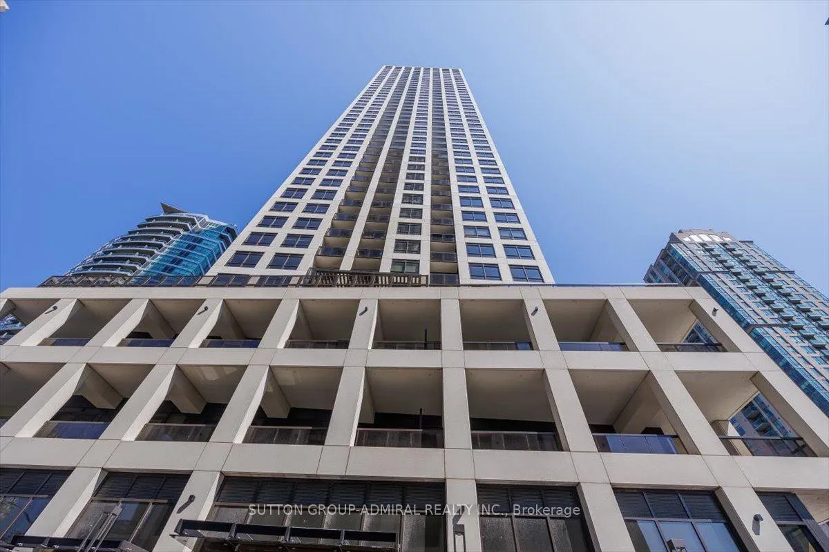Front of Unit 1304, 30 Elm Drive W