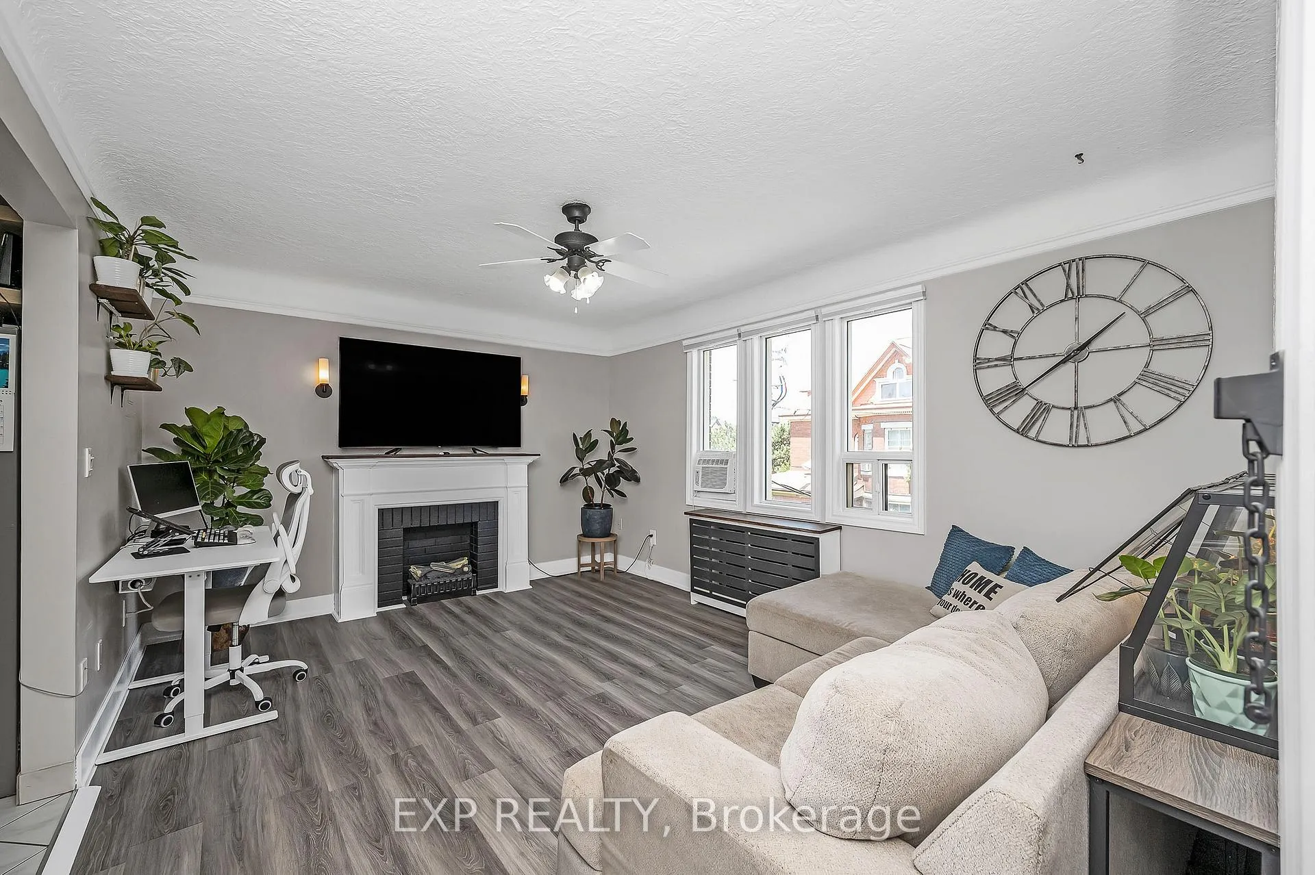 Front of Unit 22, 6 Vineland Avenue