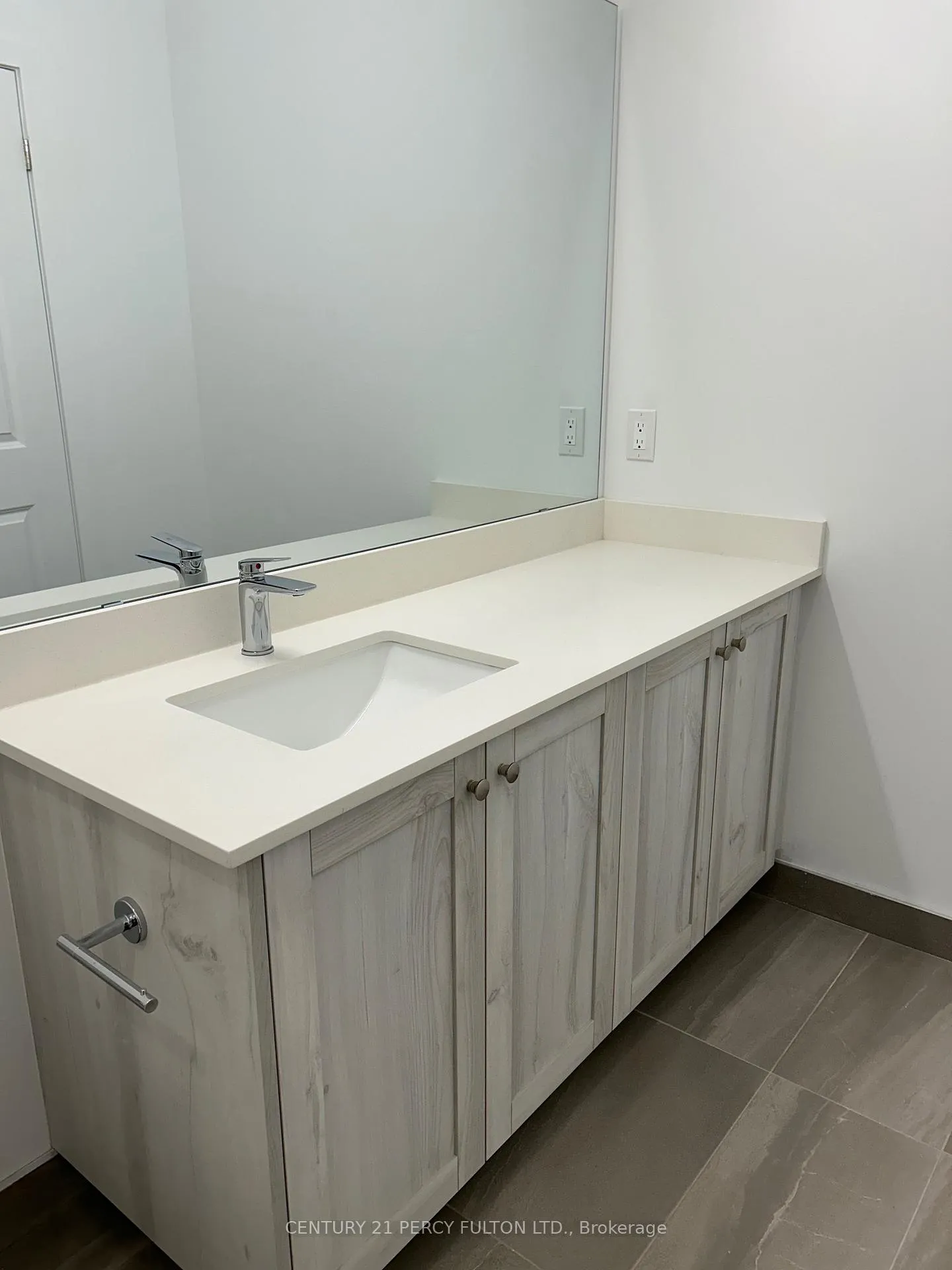 Photo 11 of Unit 110, 385 Artic Red Drive, Oshawa, Windfields — HOMEH