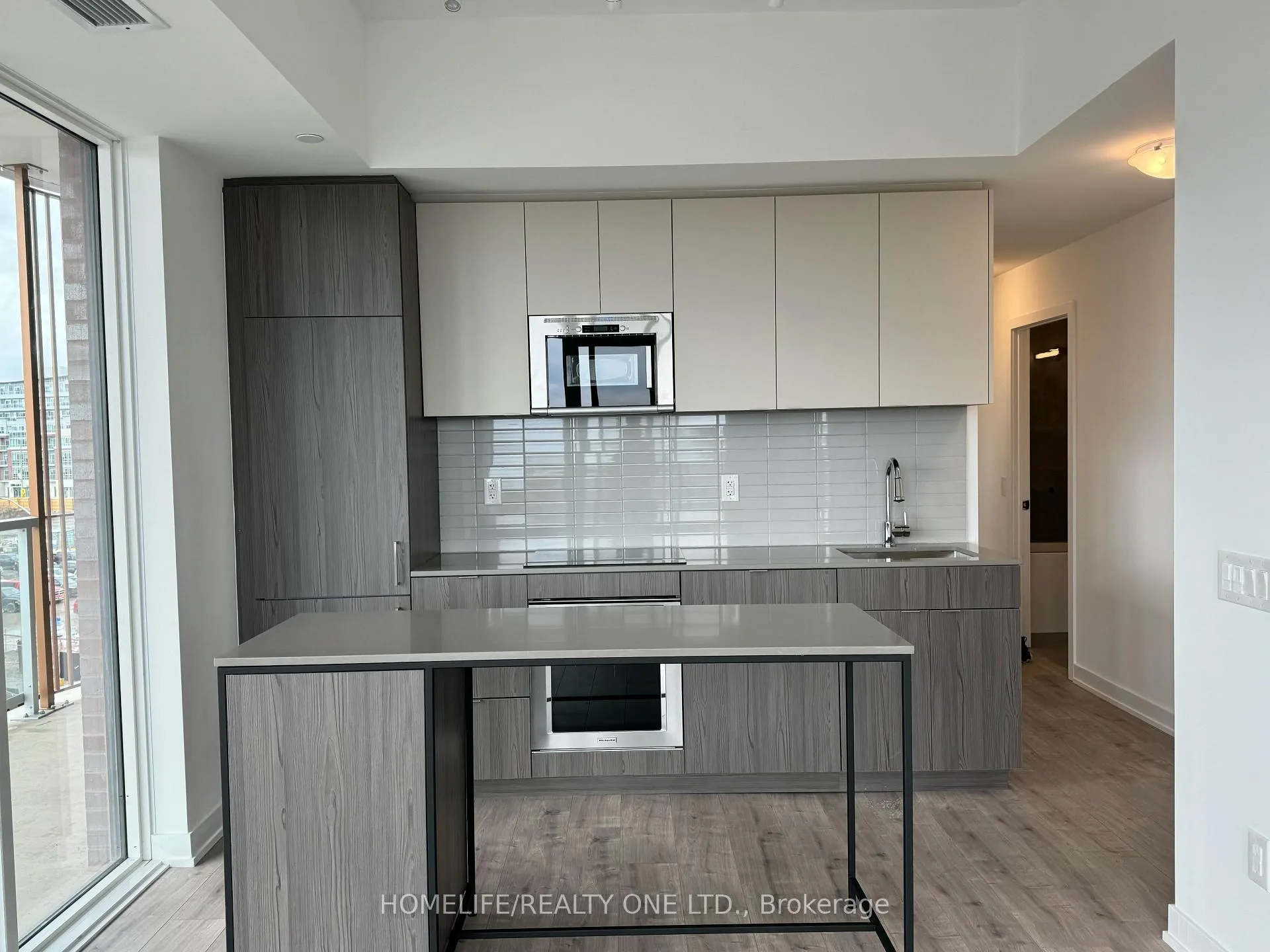 Front of Unit 421, 220 Missinnihe Way