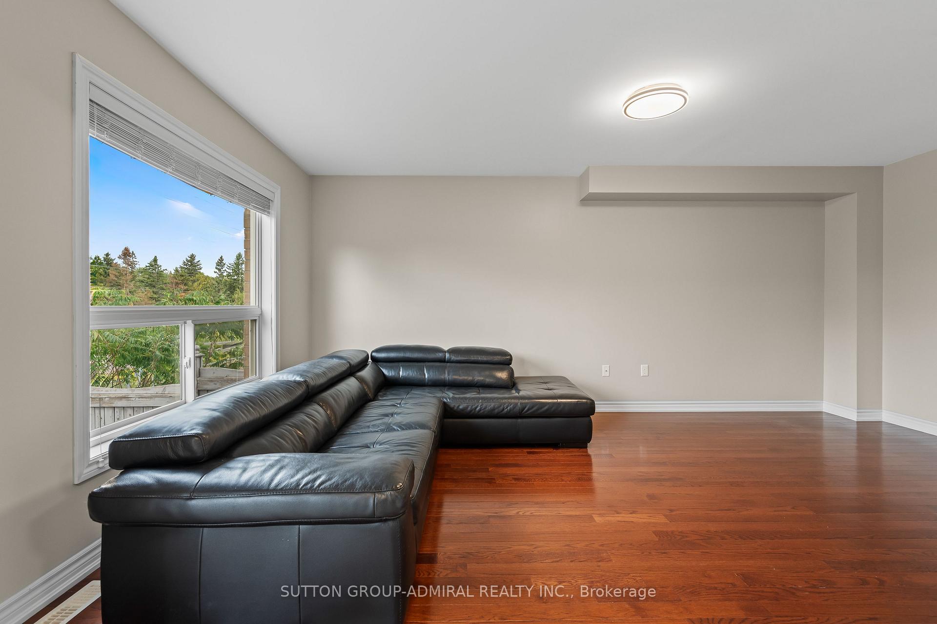 Photo 10 of 29 Crew Court, Barrie, Ardagh — HOMEH