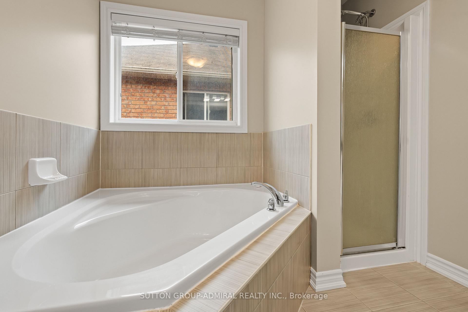 Photo 24 of 29 Crew Court, Barrie, Ardagh — HOMEH