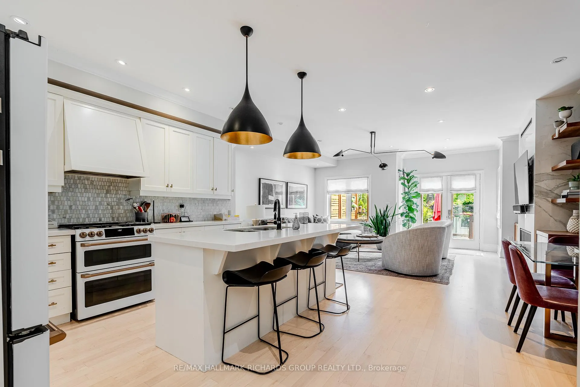Photo 4 of 181 Blantyre Avenue, Toronto, The Beaches — HOMEH
