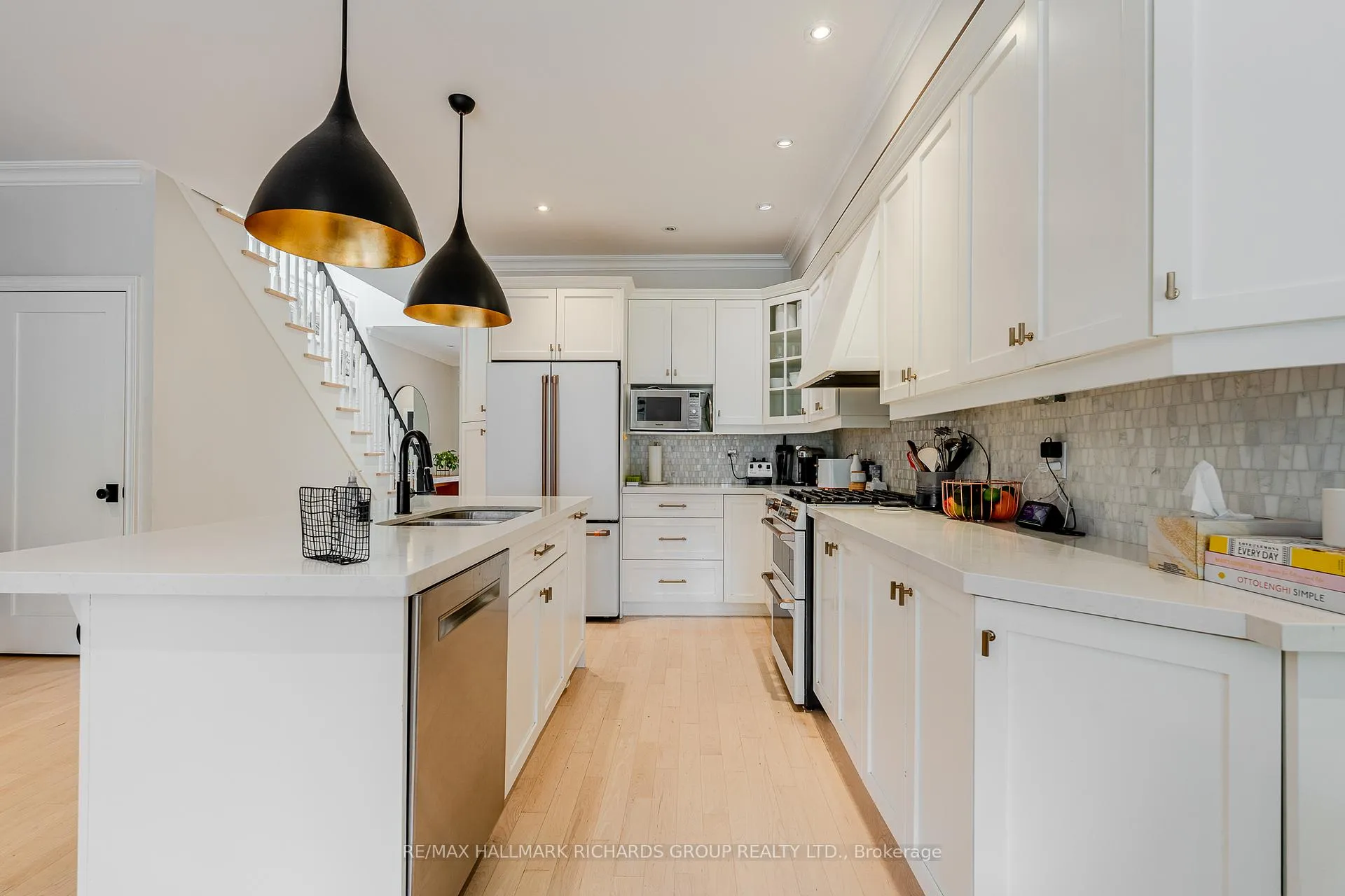 Photo 5 of 181 Blantyre Avenue, Toronto, The Beaches — HOMEH