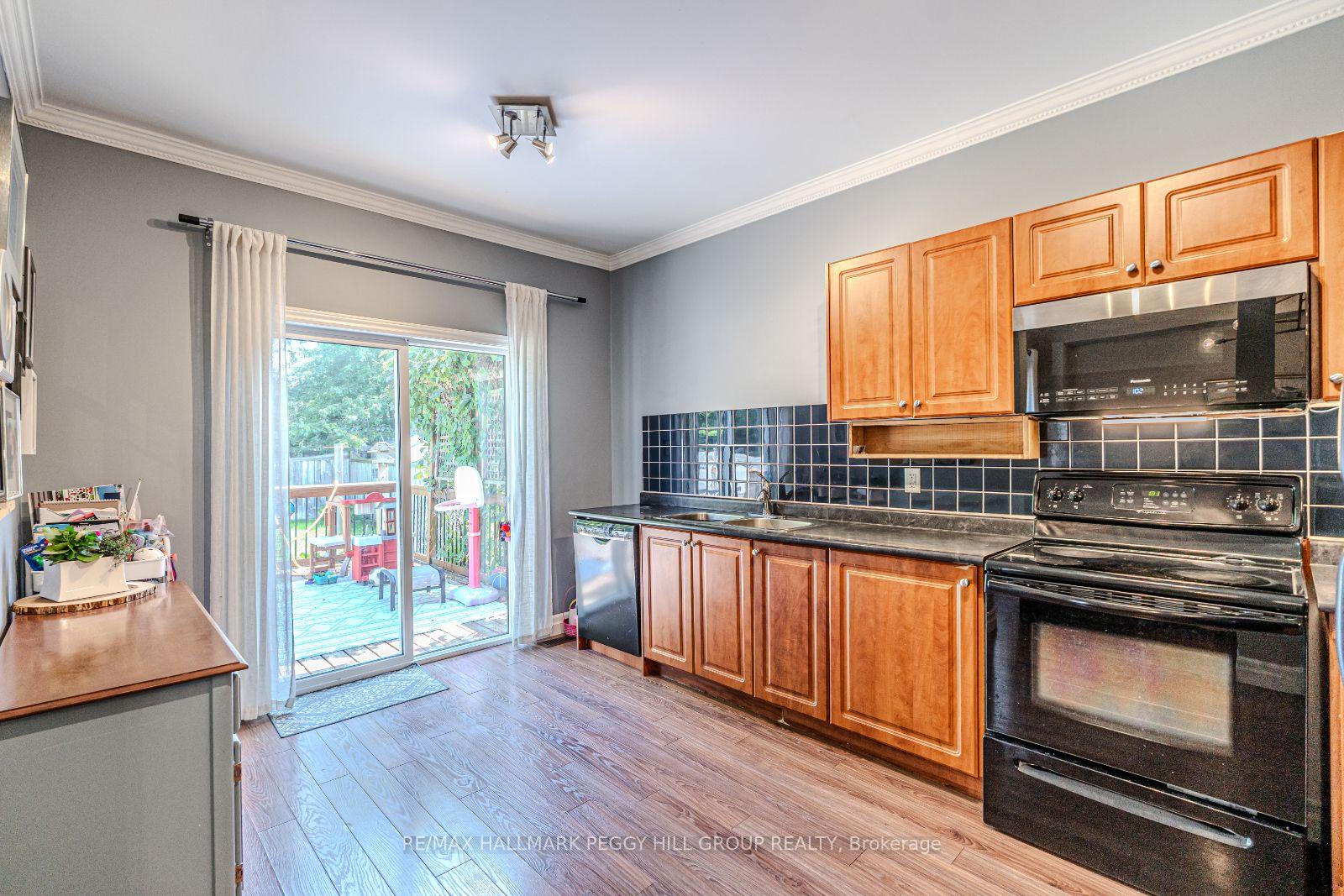 Photo 3 of 53 Lamont Crescent, Barrie, Ardagh — HOMEH