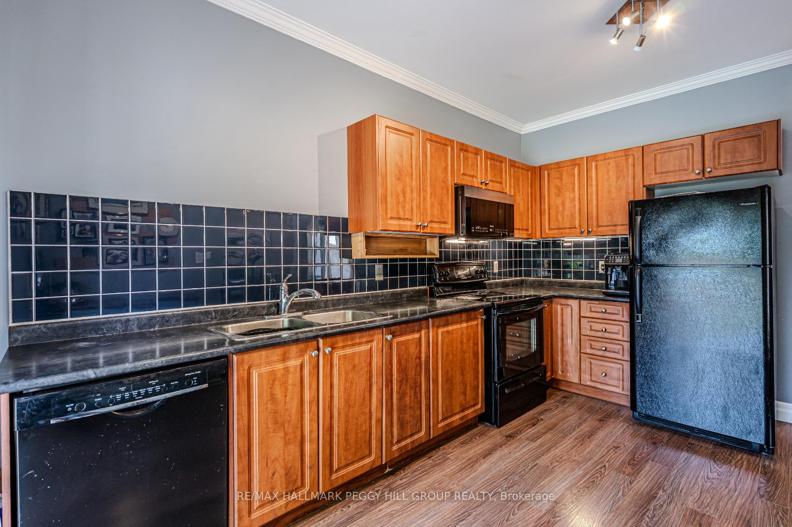 Photo 4 of 53 Lamont Crescent, Barrie, Ardagh — HOMEH