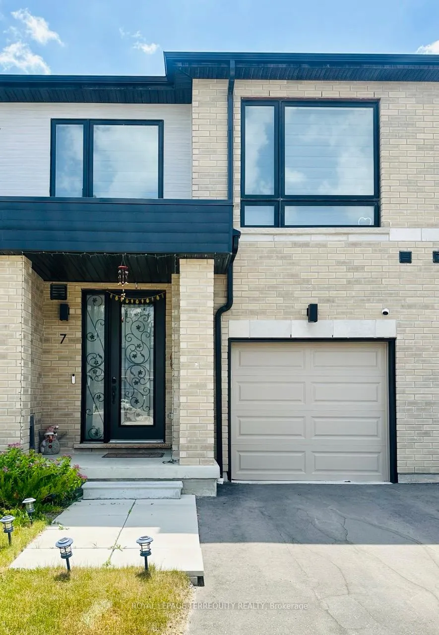 Photo 1 of 7 Klein Way, Whitby, Taunton North — HOMEH