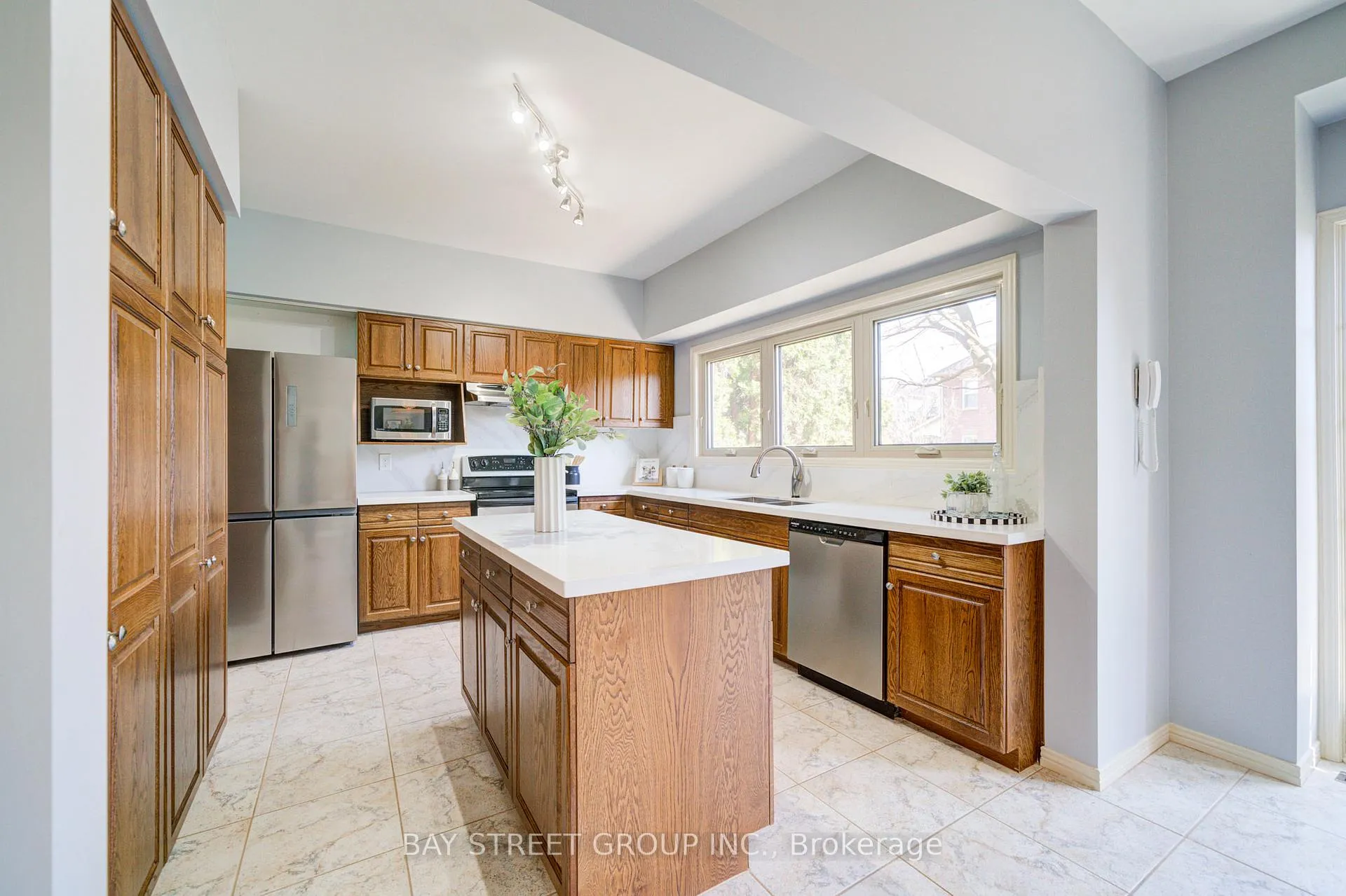 Photo 15 of 72 Allayden Drive, Whitby, Lynde Creek — HOMEH