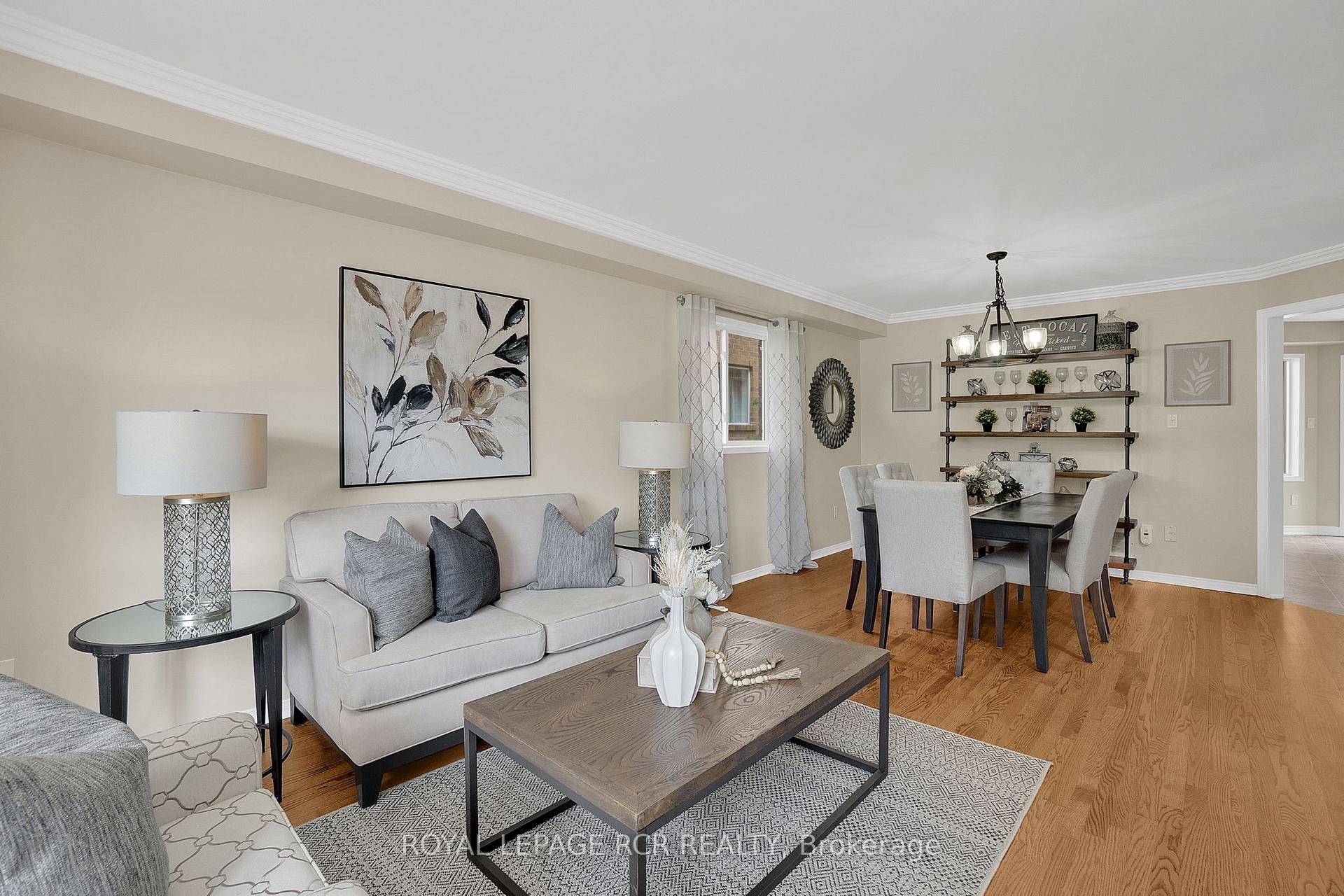Photo 2 of 9 Schaefer Place, Caledon, Bolton North — HOMEH