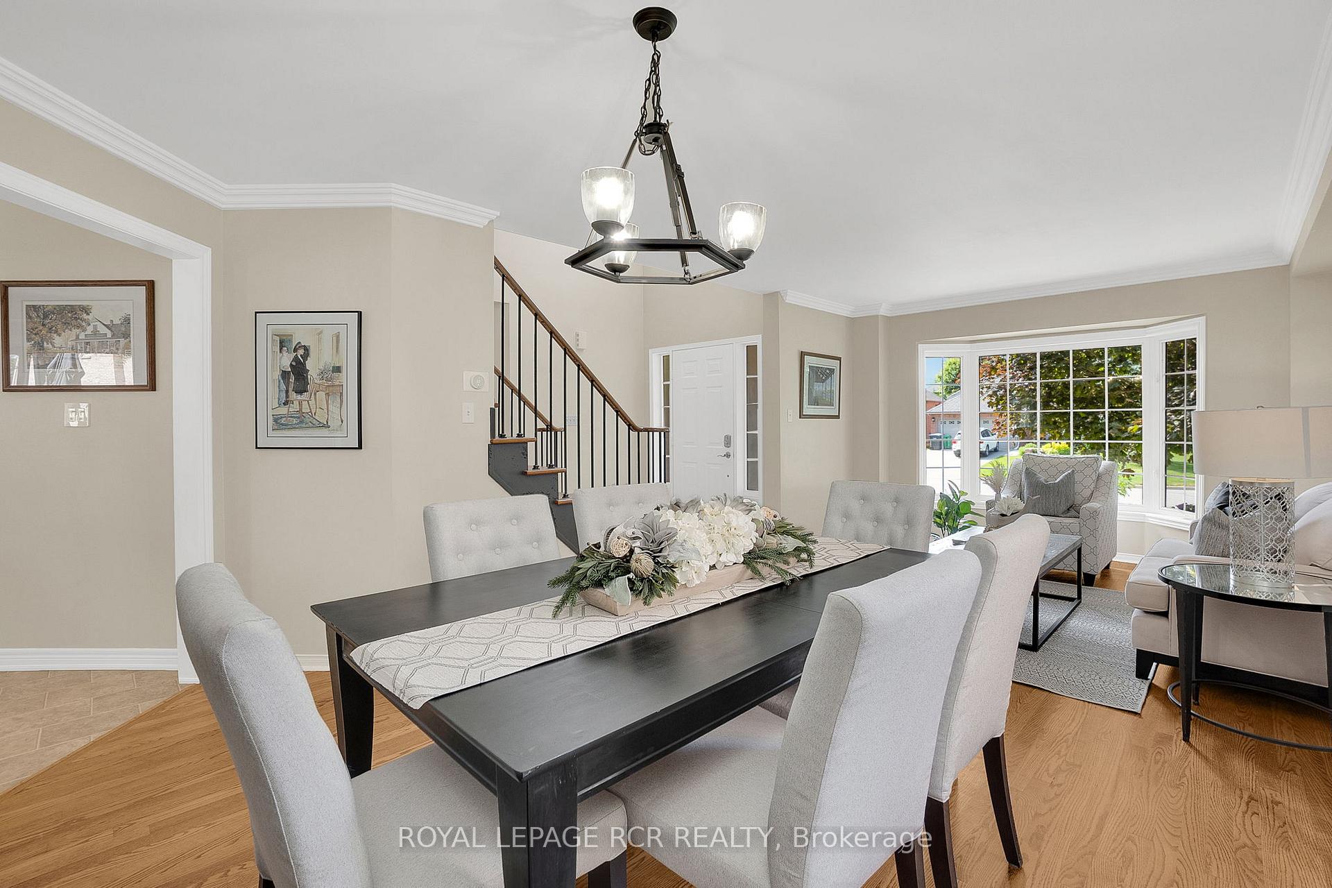 Photo 10 of 9 Schaefer Place, Caledon, Bolton North — HOMEH