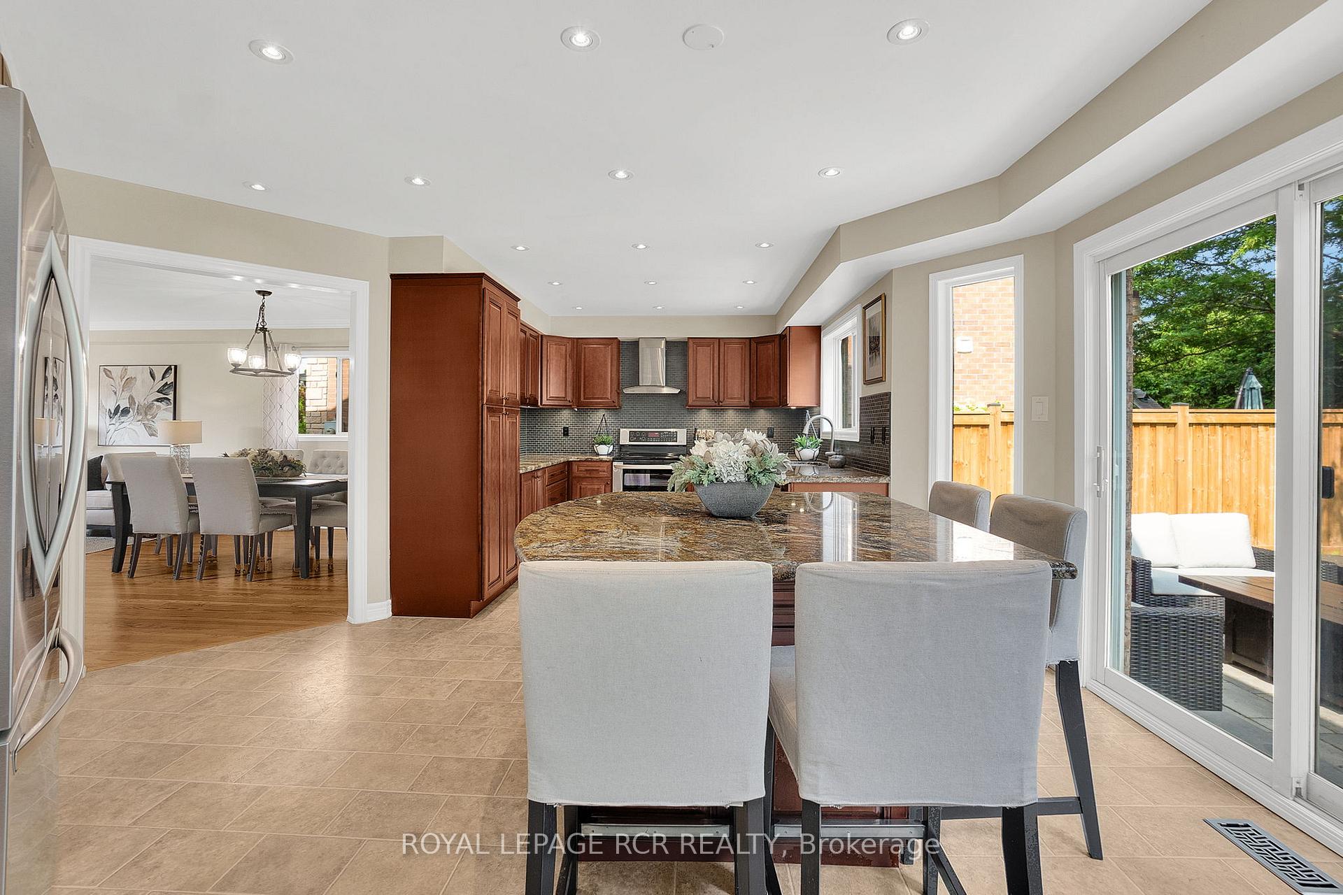 Photo 11 of 9 Schaefer Place, Caledon, Bolton North — HOMEH