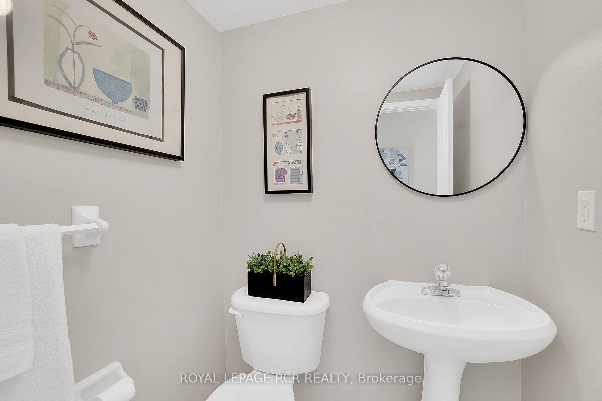 Photo 3 of 9 Schaefer Place, Caledon, Bolton North — HOMEH