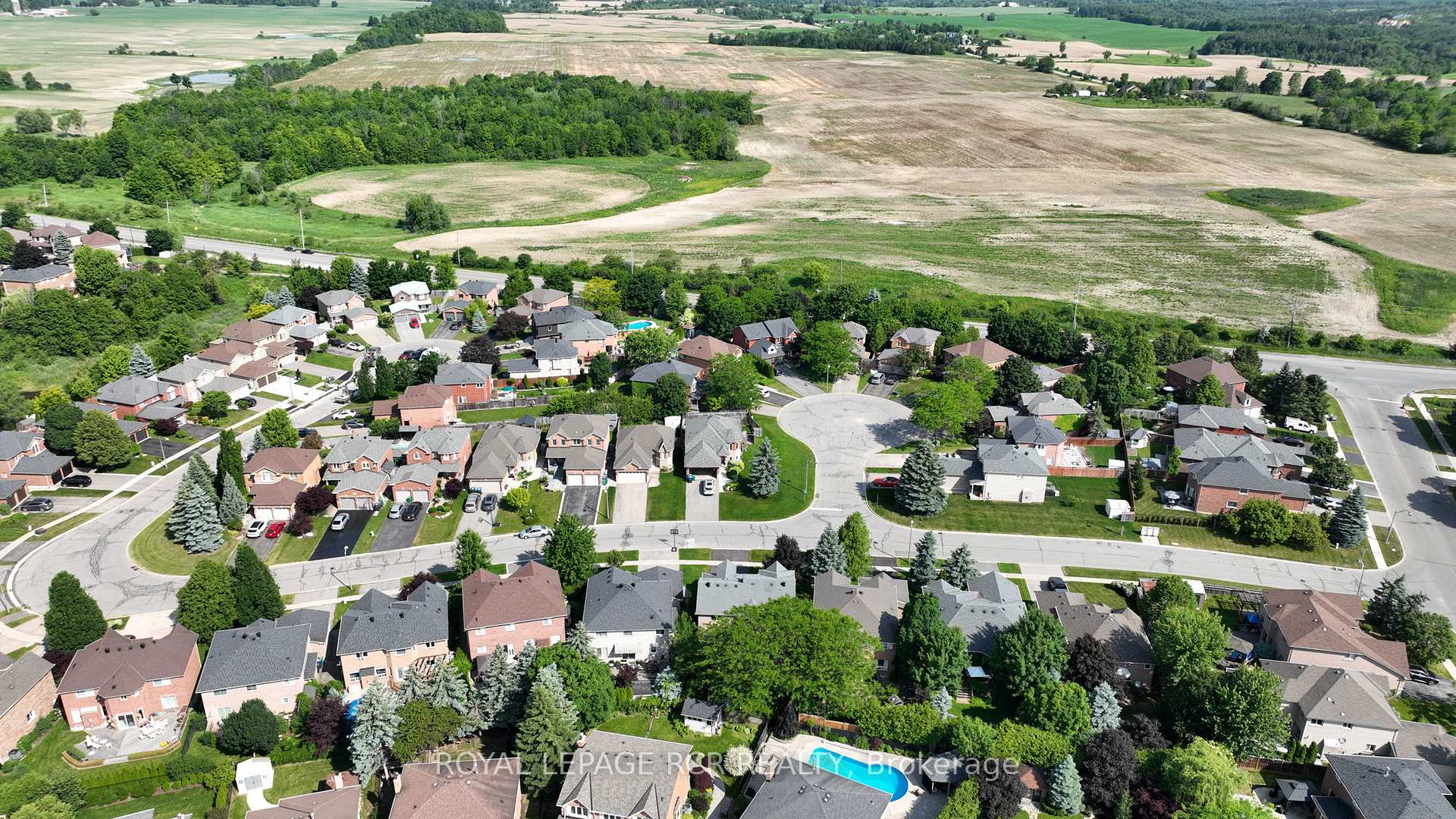 Photo 32 of 9 Schaefer Place, Caledon, Bolton North — HOMEH