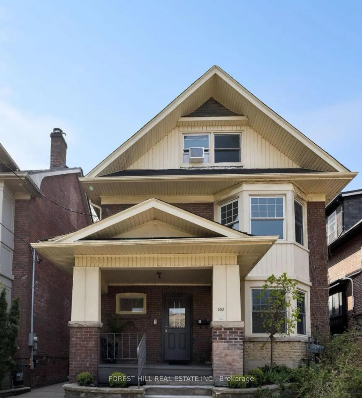 Front of Unit 3rd, 303 Lonsdale Road