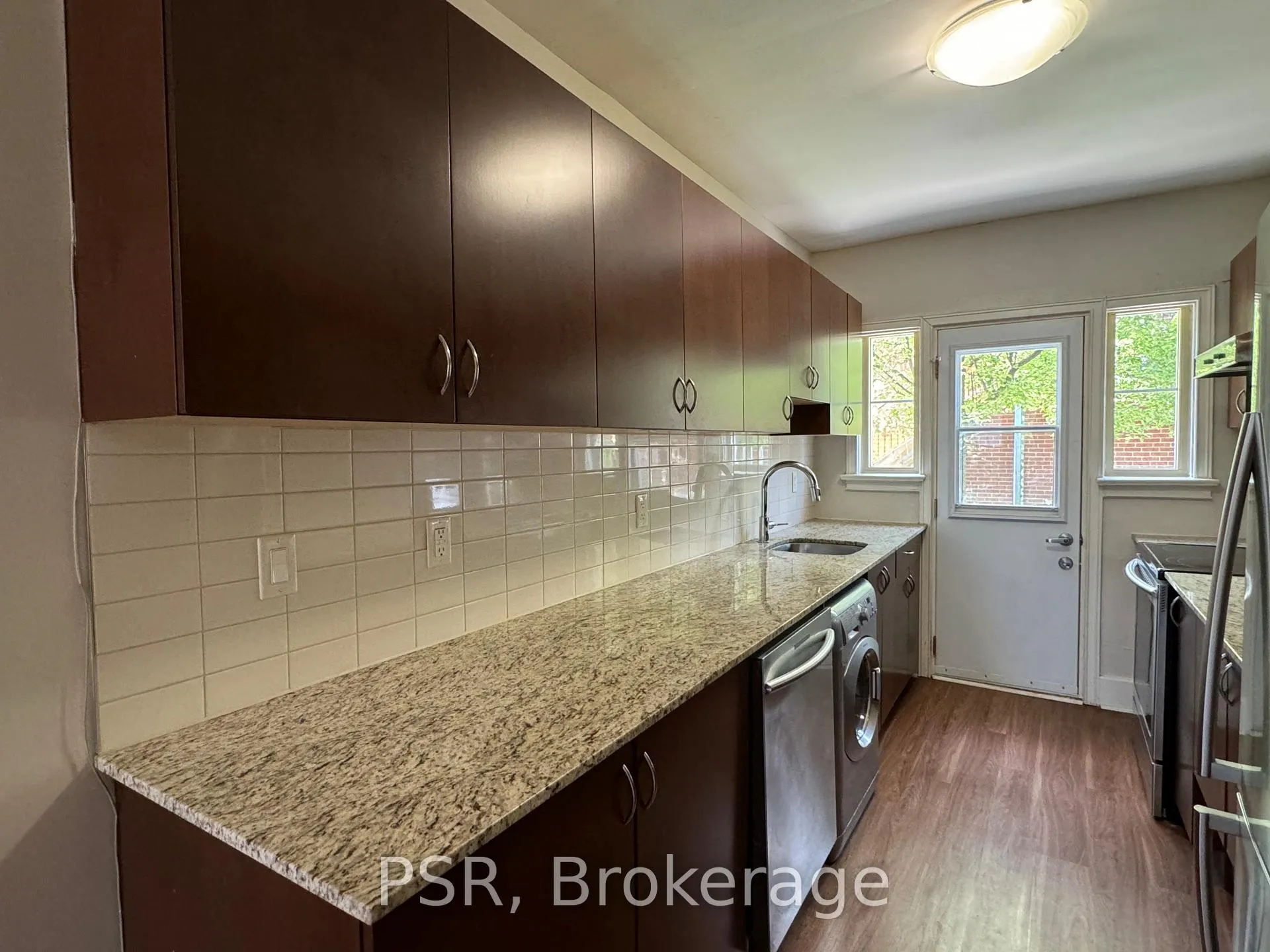 Photo 8 of Unit L11, 1365 Bayview Avenue, Toronto, Leaside — HOMEH