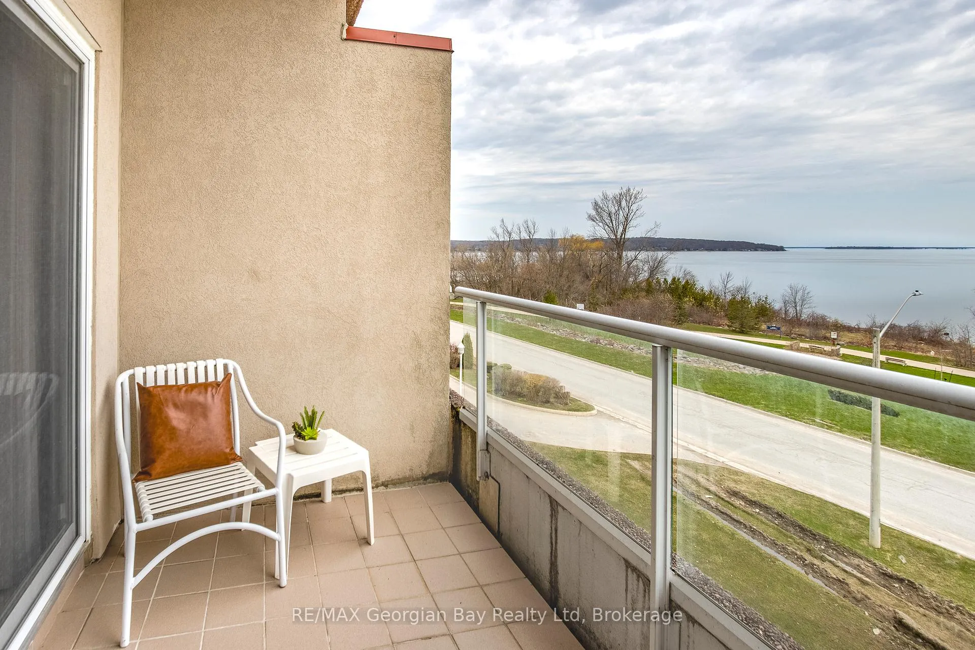 Photo 4 of Unit 413, 280 Aberdeen Boulevard, Midland — HOMEH