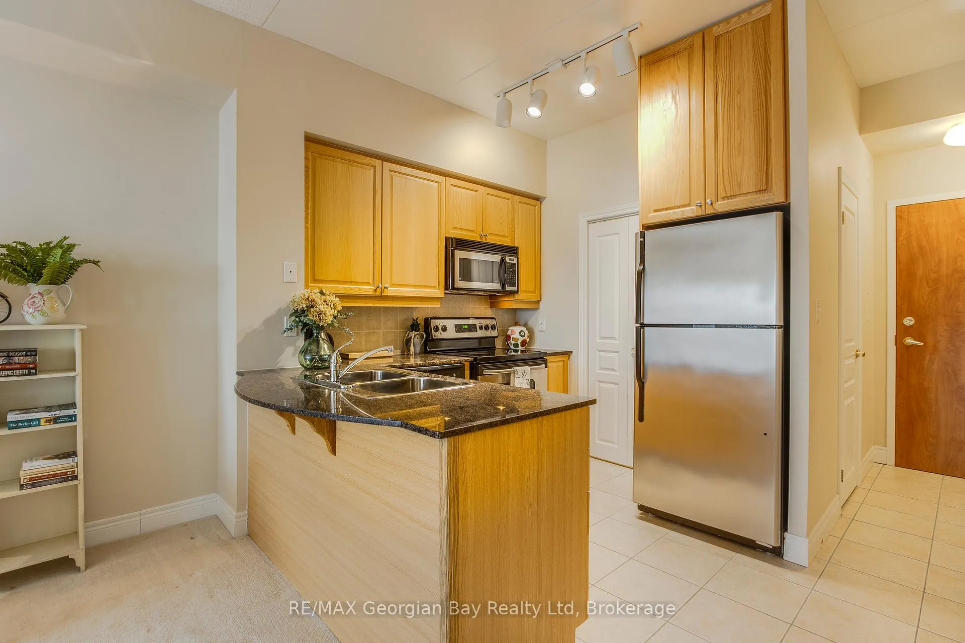 Photo 7 of Unit 413, 280 Aberdeen Boulevard, Midland — HOMEH