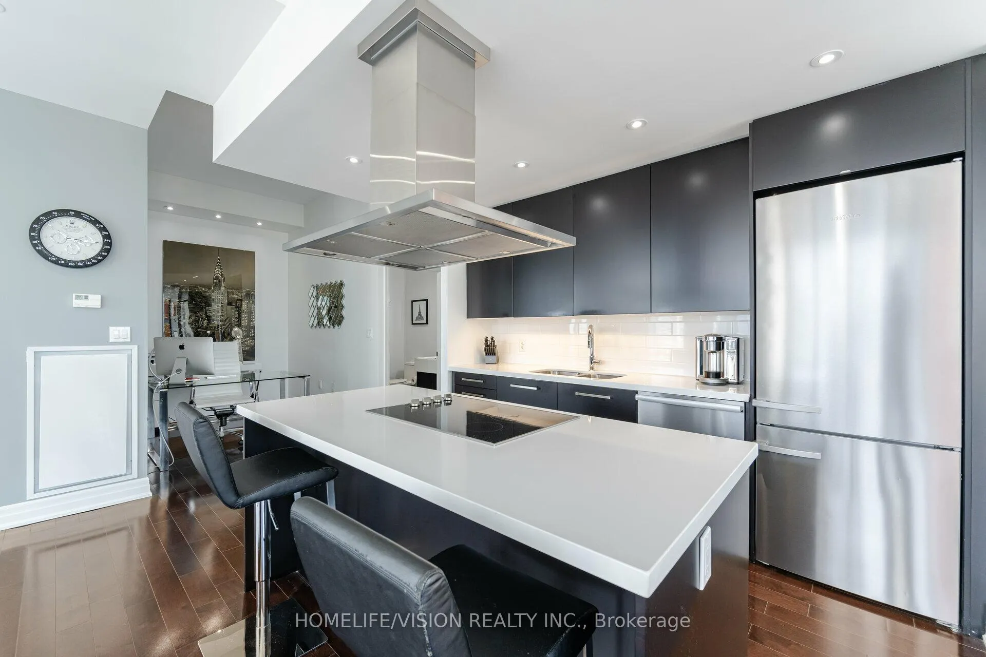 Photo 10 of Unit 3805, 8 The Esplanade, Toronto, Waterfront Communities — HOMEH