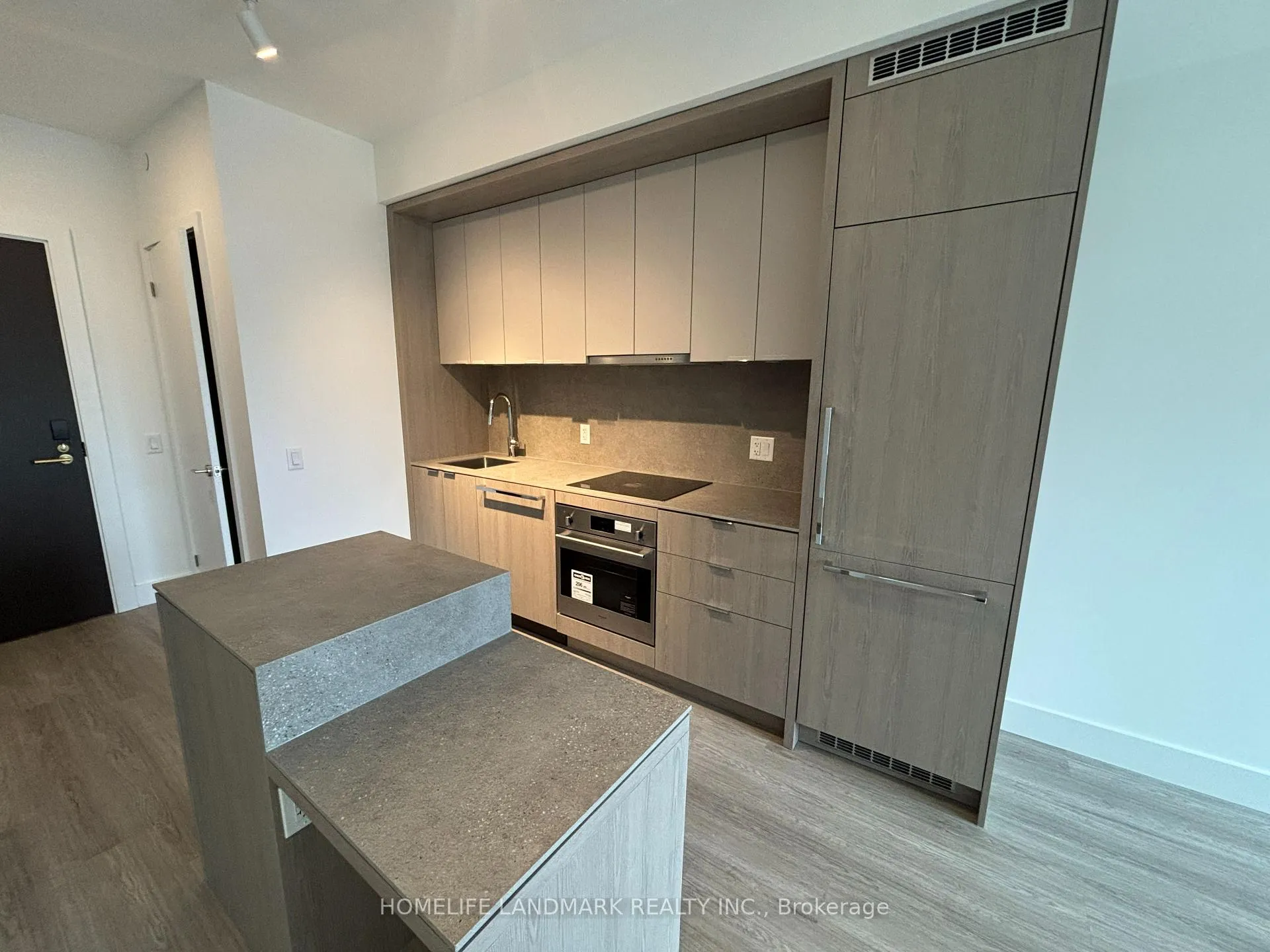 Photo 5 of Unit 619, 6 Greenbriar Road, North York, Bayview Village — HOMEH