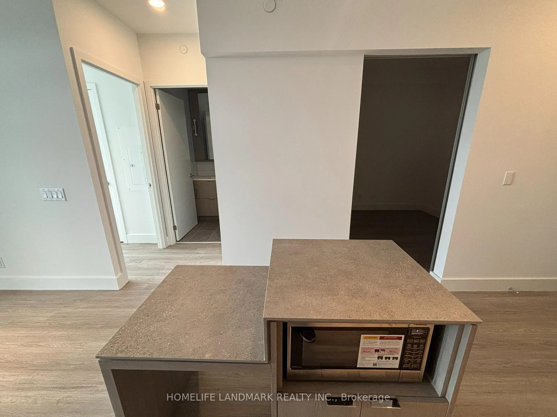 Photo 7 of Unit 619, 6 Greenbriar Road, North York, Bayview Village — HOMEH