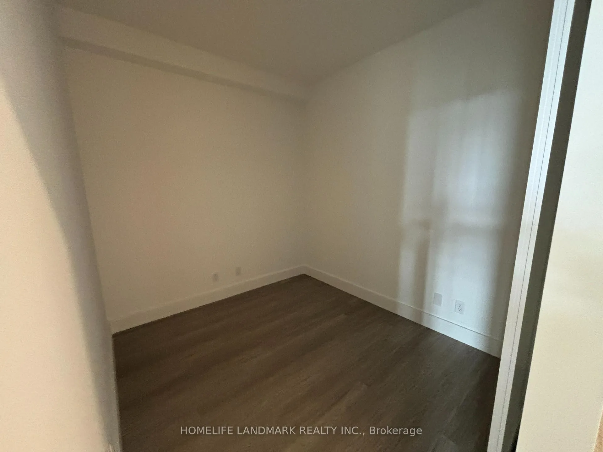 Photo 8 of Unit 619, 6 Greenbriar Road, North York, Bayview Village — HOMEH