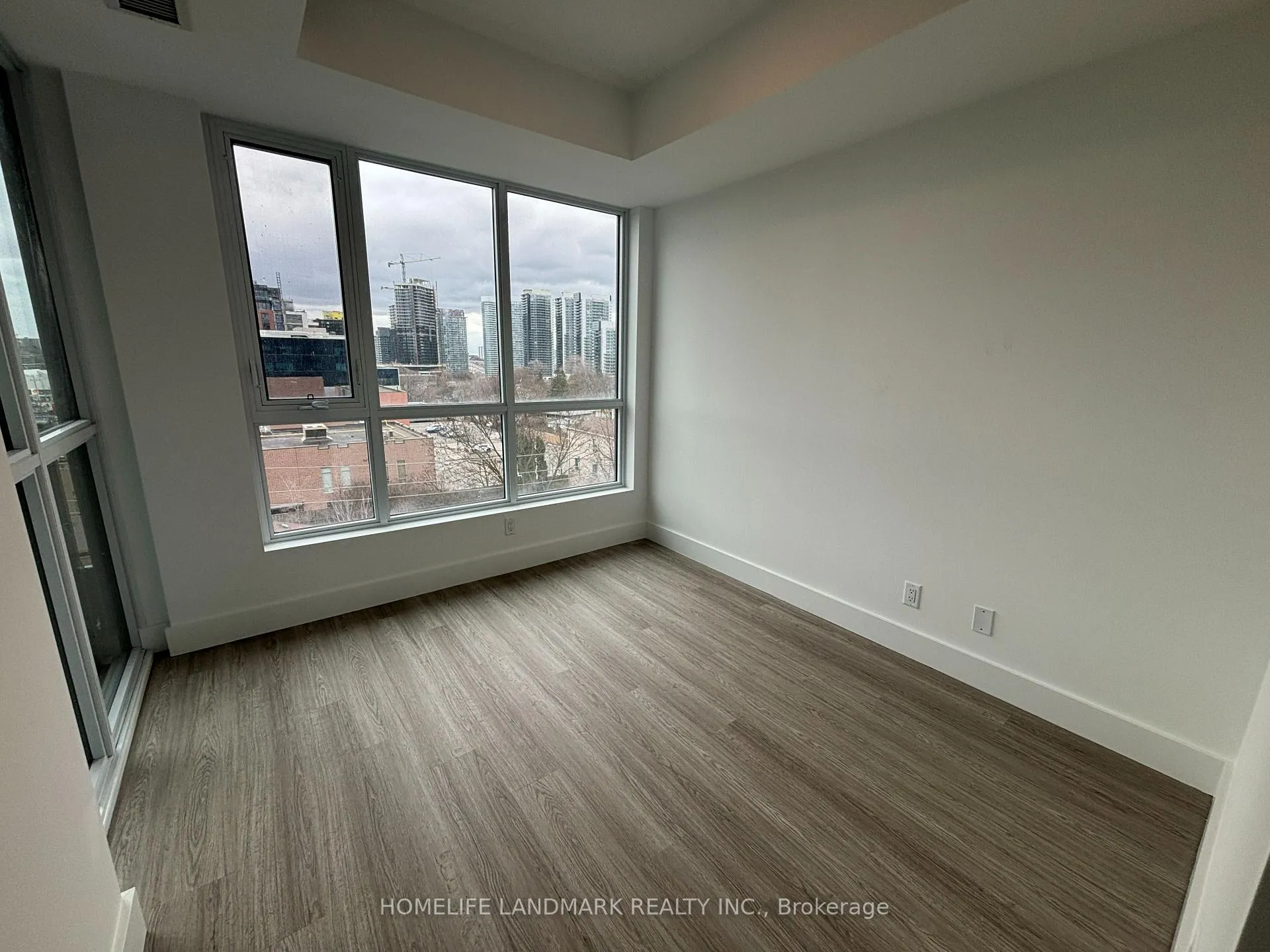 Photo 9 of Unit 619, 6 Greenbriar Road, North York, Bayview Village — HOMEH