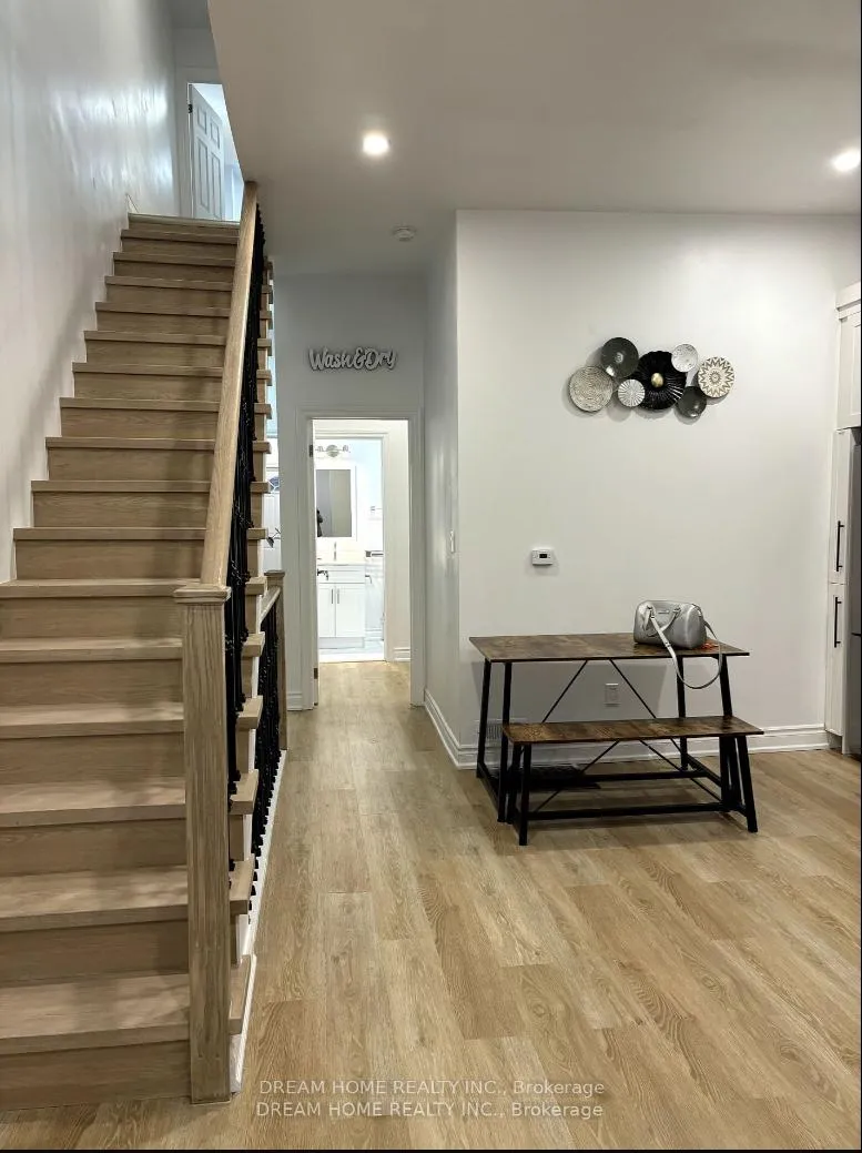 Photo 2 of Unit 102, 337 Mutual Street, Toronto, Church-Yonge Corridor — HOMEH