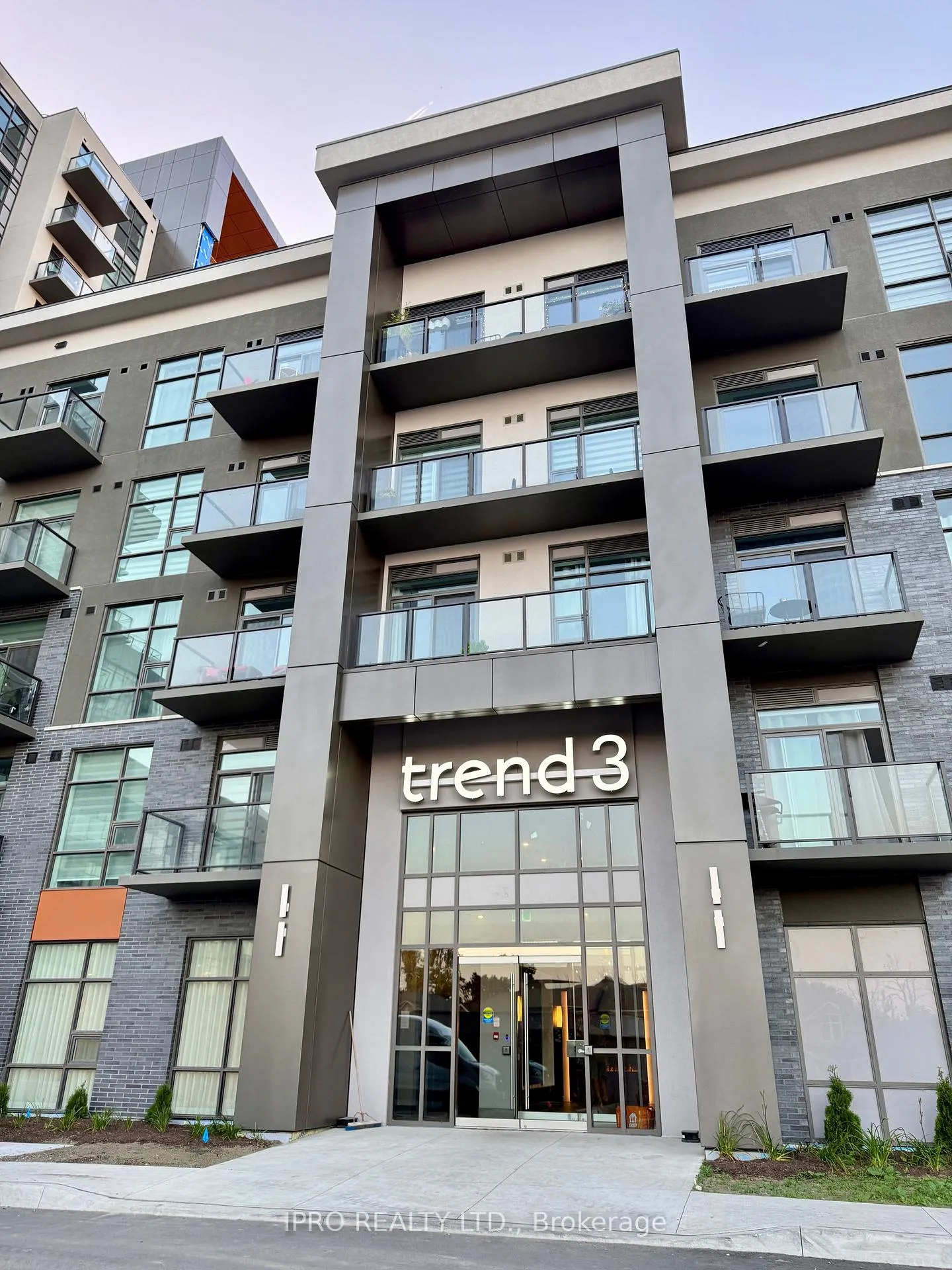 Front of Unit 316, 470 Dundas Street E