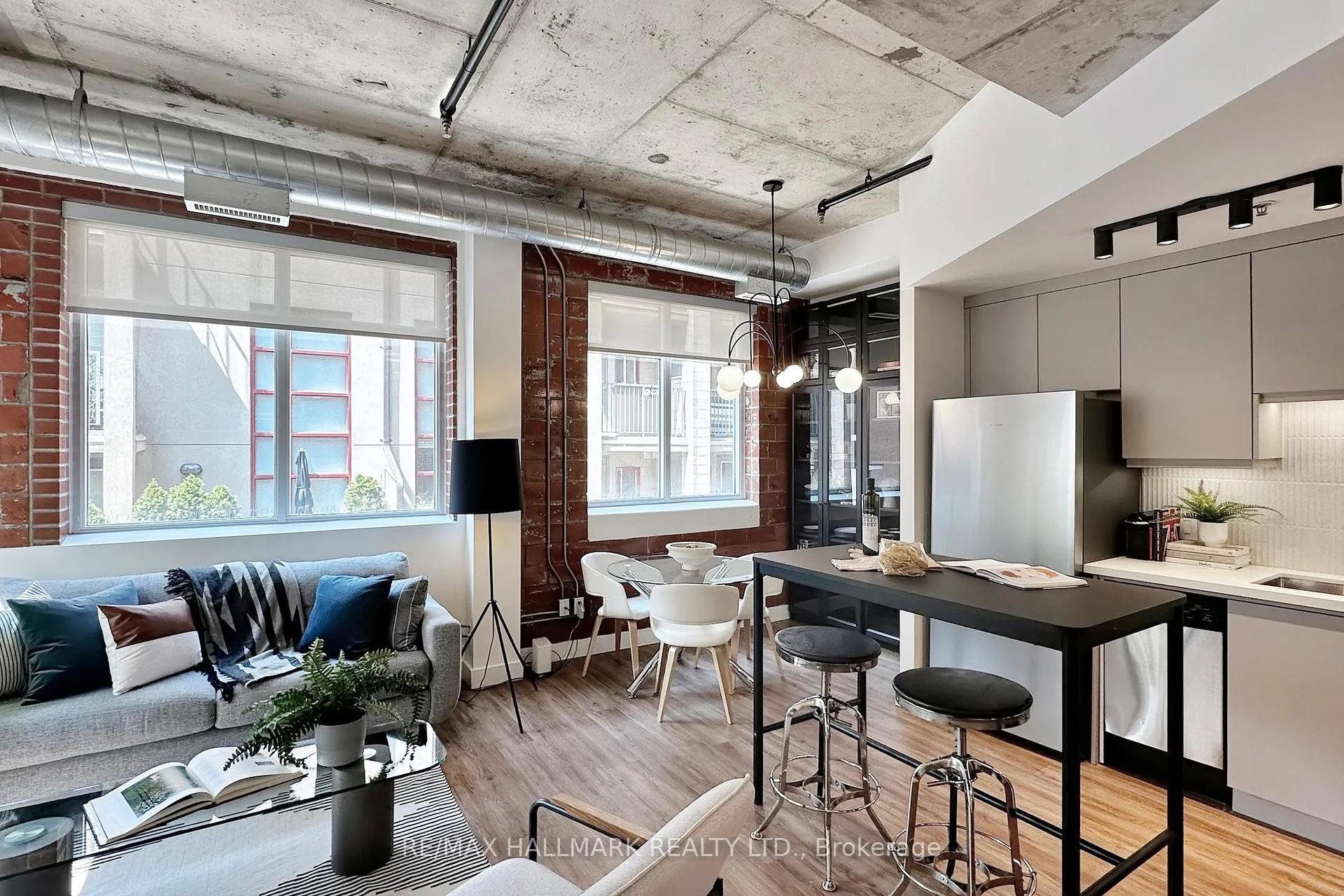 Photo 3 of Unit 206, 10 Wellesley Place, Toronto, North St. James Town — HOMEH